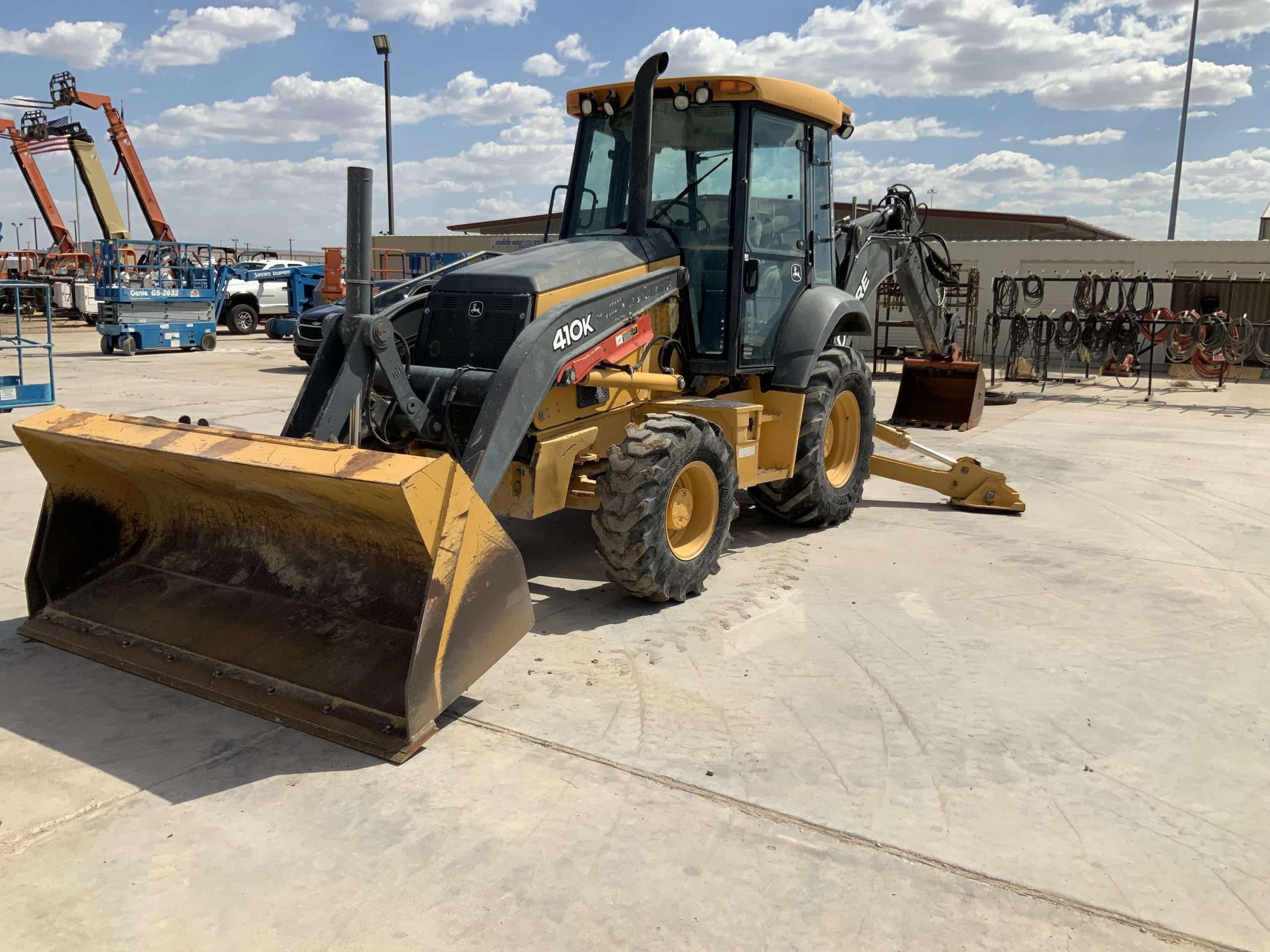
								John Deere 410K 4WD full									