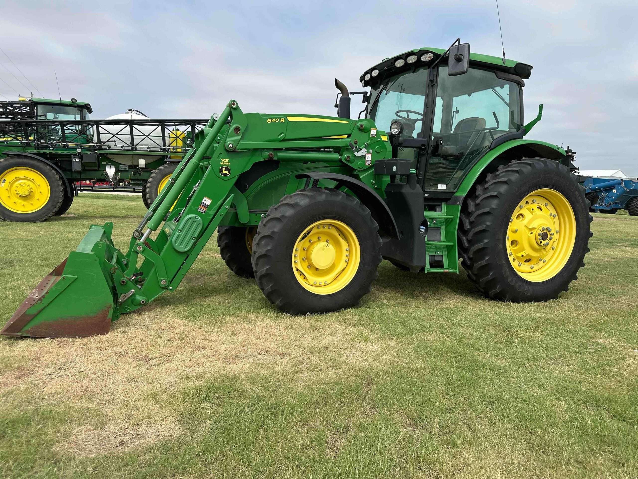 
								2017 John Deere 6155R MFWD Tractor W/Loader full									