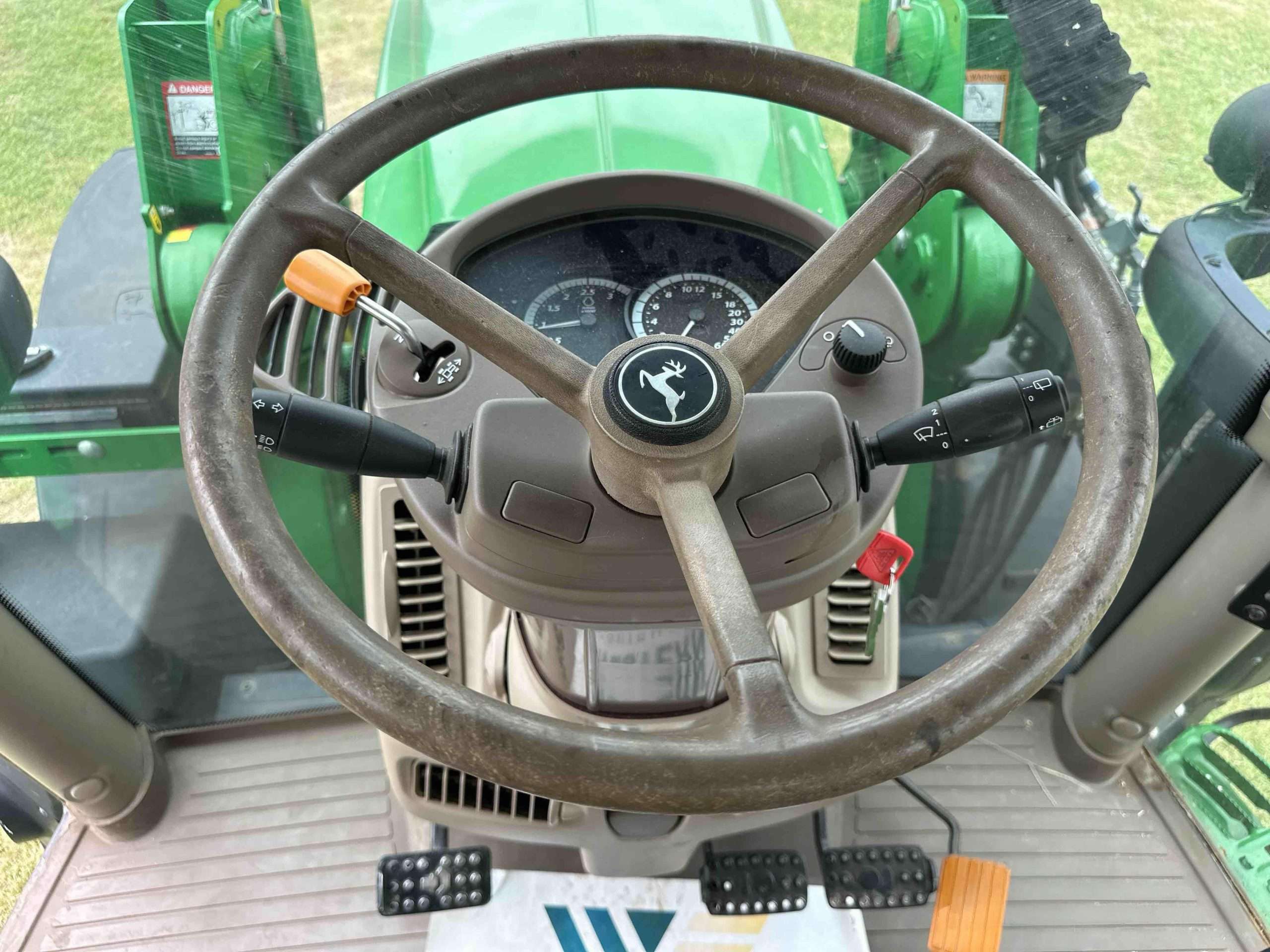 
								2017 John Deere 6155R MFWD Tractor W/Loader full									