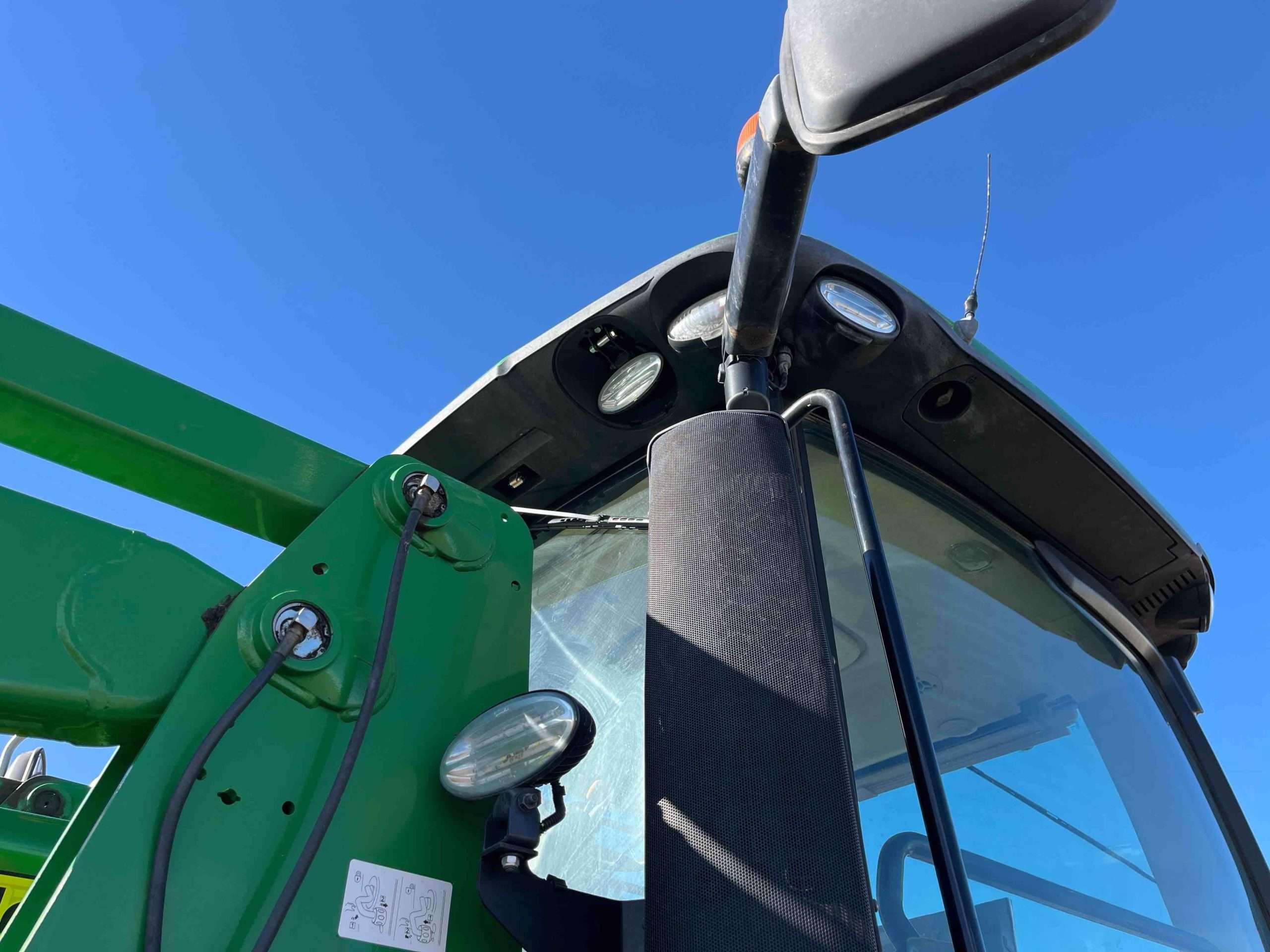 
								2015 John Deere 7210R MFWD Tractor W/Grapple Loader full									