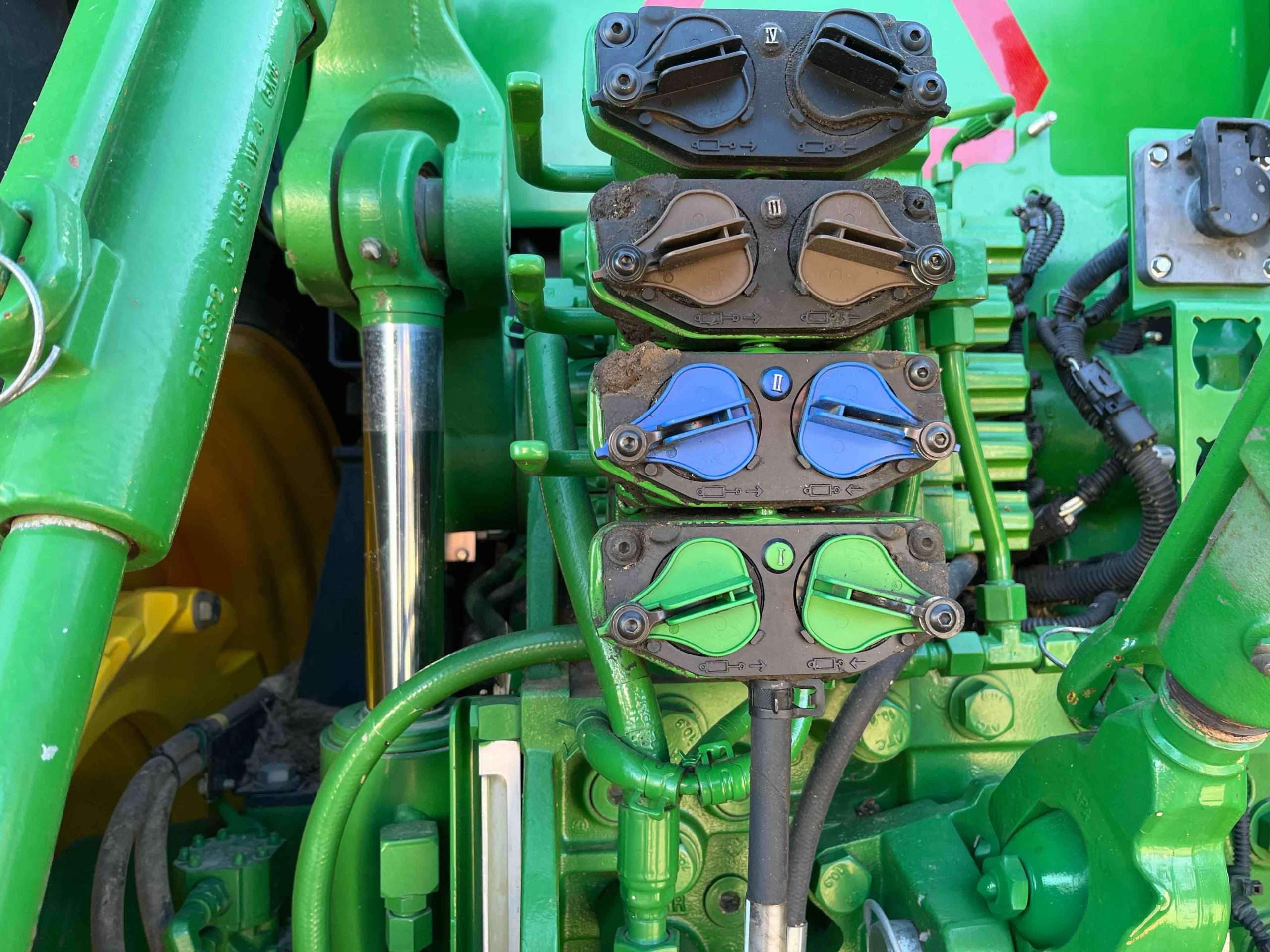 
								2015 John Deere 7210R MFWD Tractor W/Grapple Loader full									
