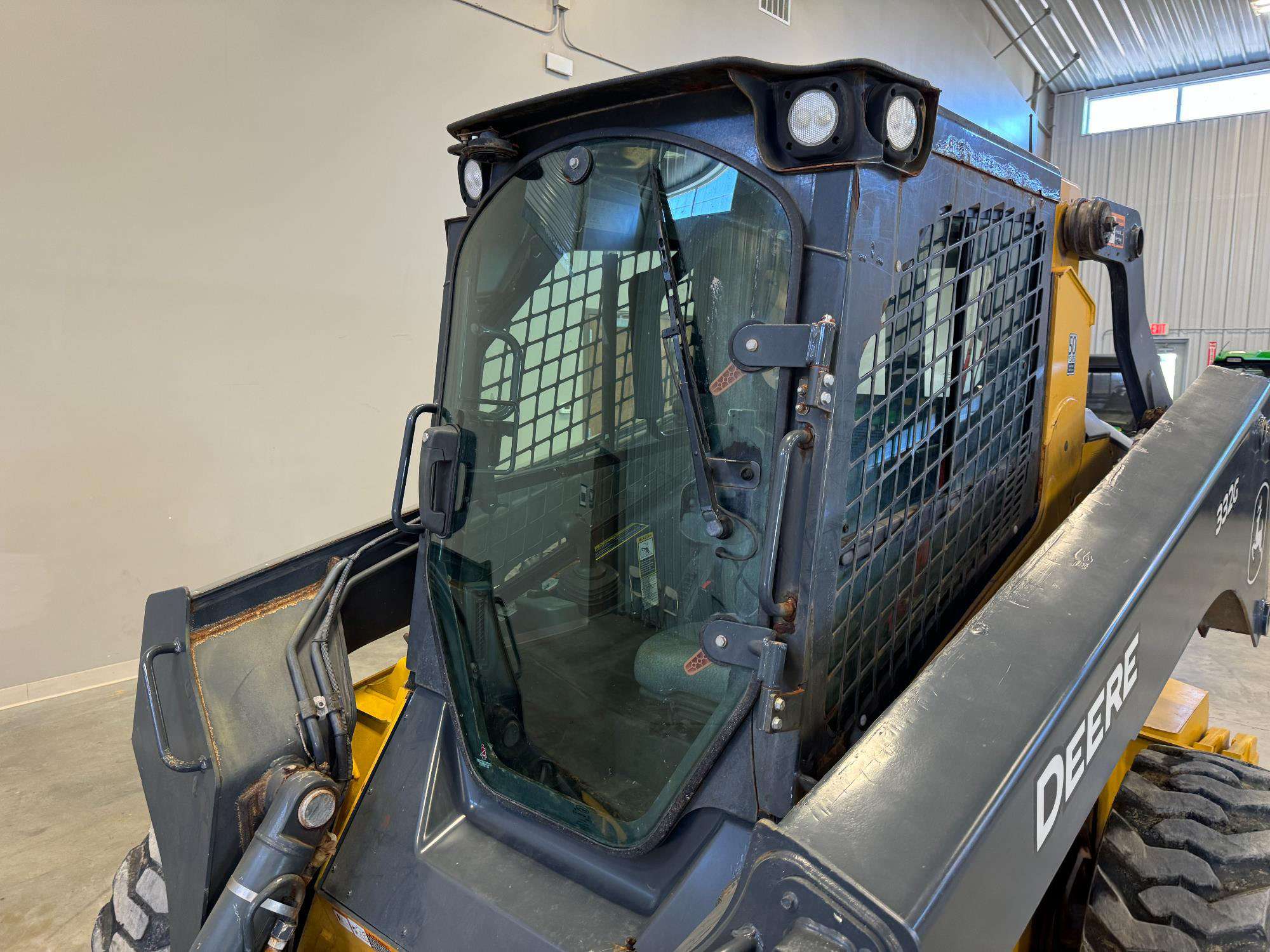 
								2021 John Deere 332G full									