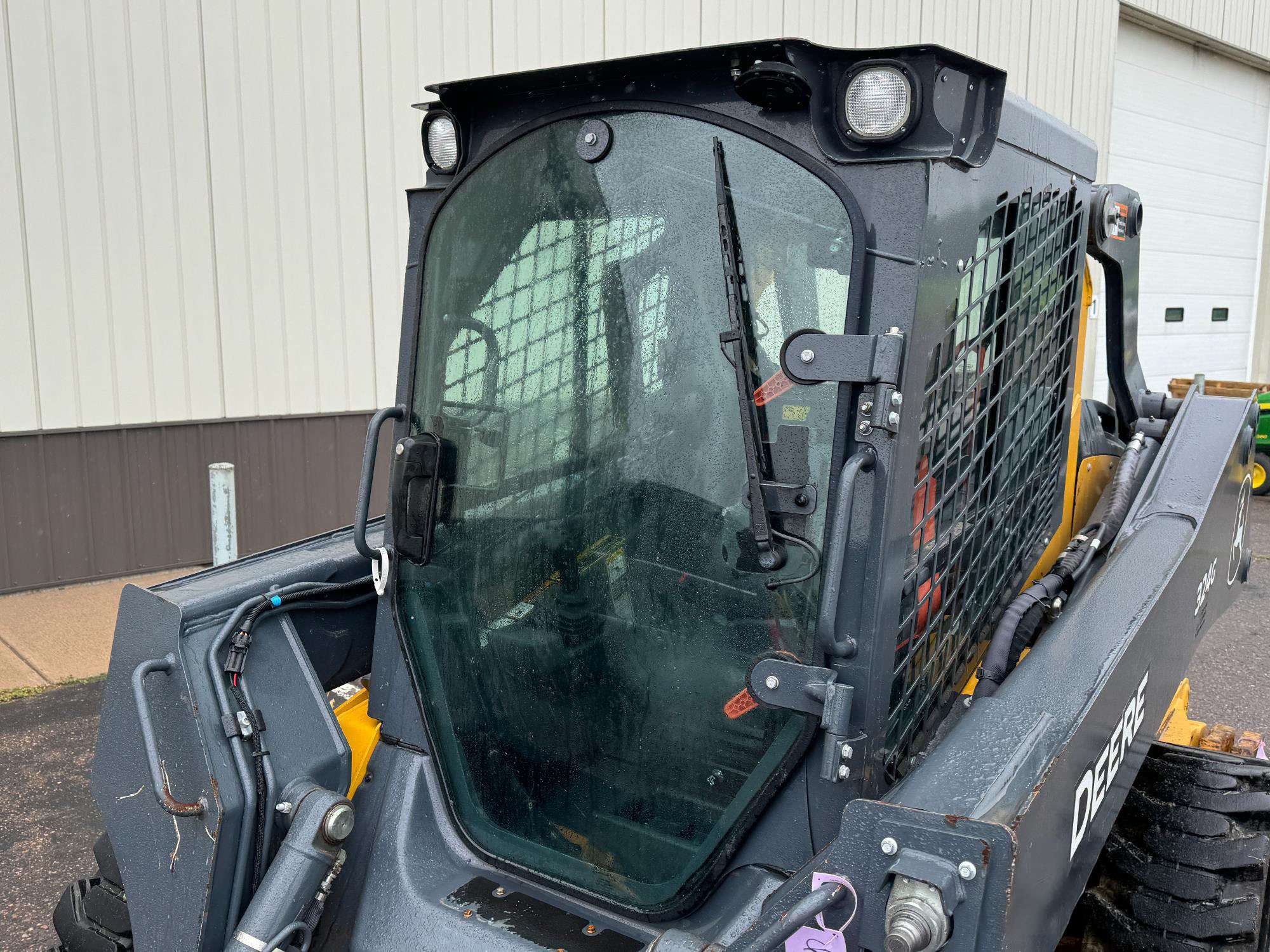 
								2022 John Deere 324G W/Bucket full									