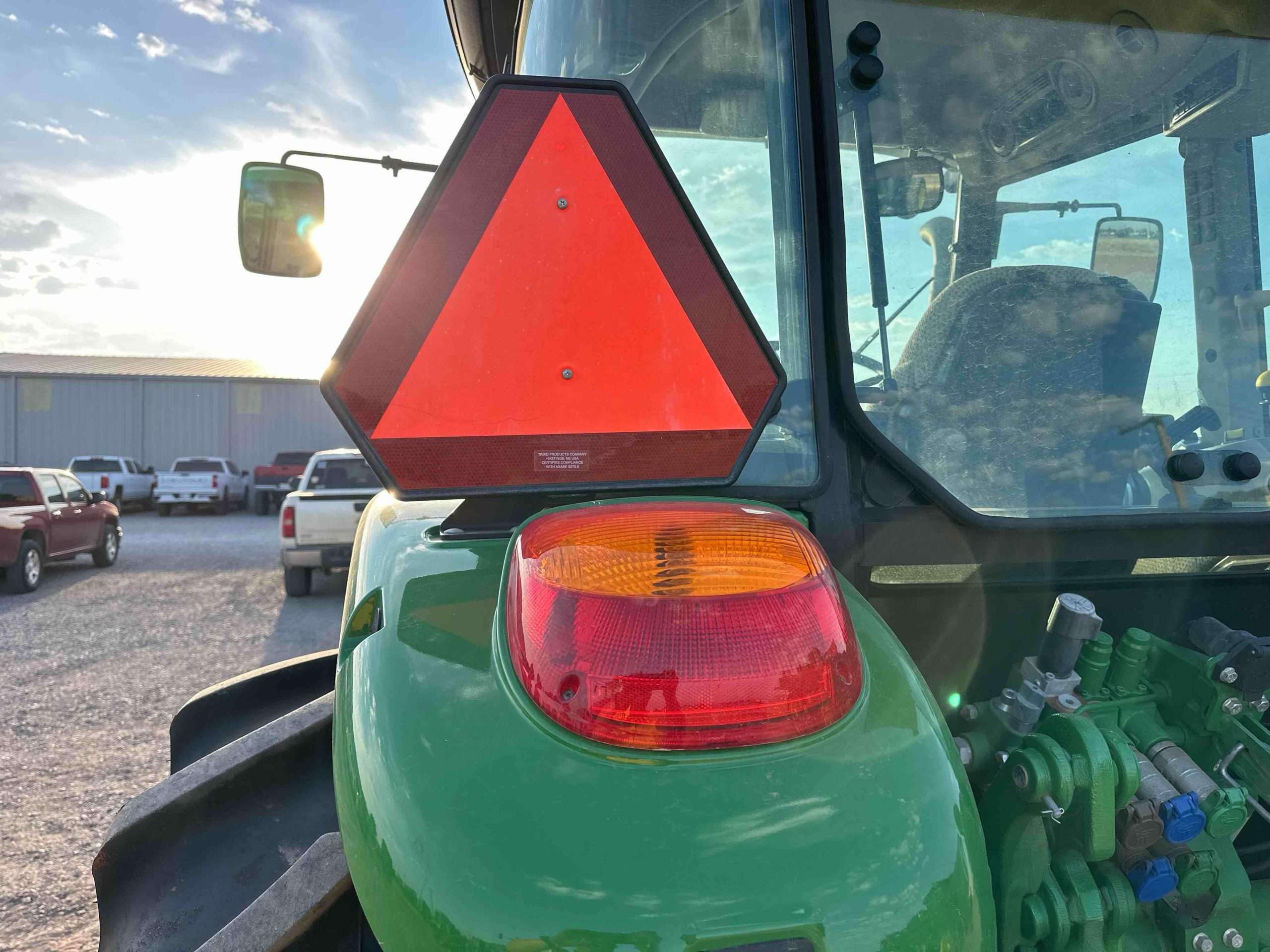 
								2021 John Deere 5090M MFWD Tractor W/Loader full									