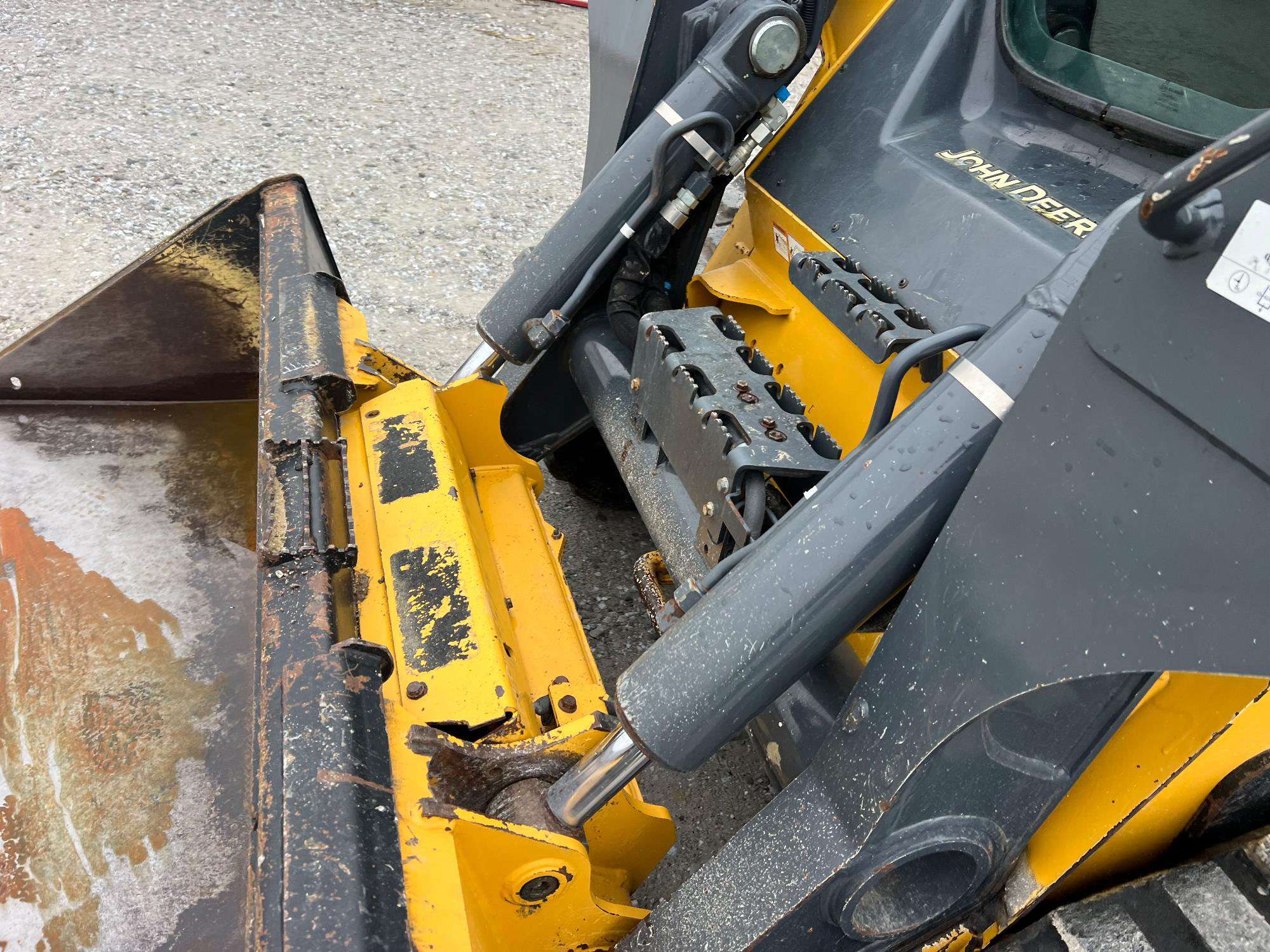 
								2017 John Deere 333G Compact Track Loader full									