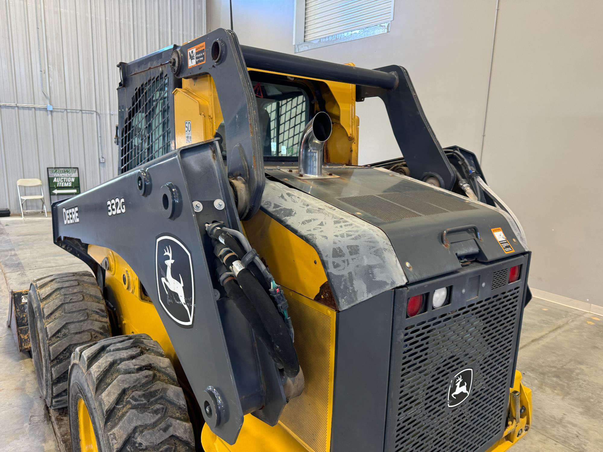 
								2021 John Deere 332G full									