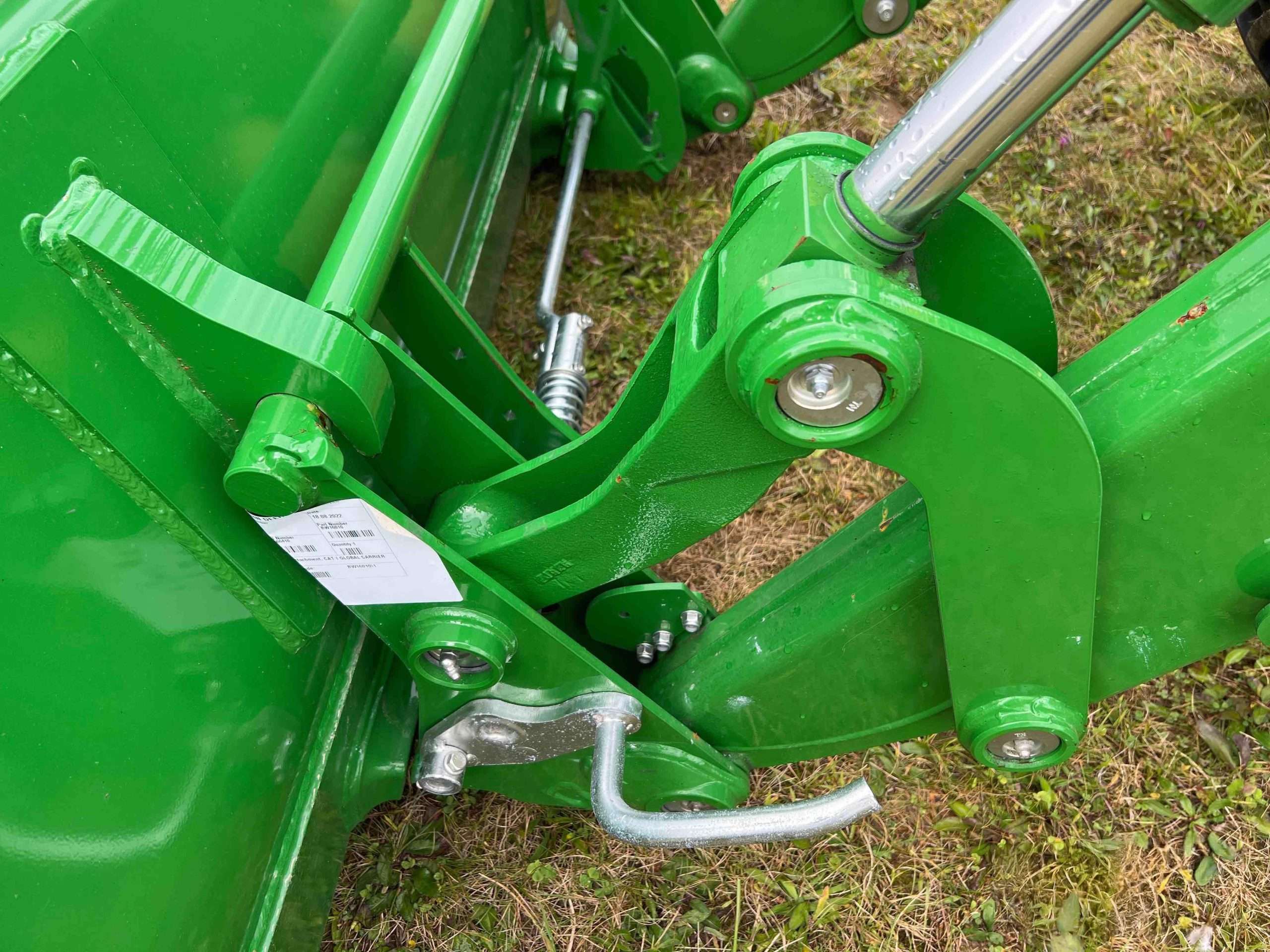 
								2022 John Deere 6105E MFWD Tractor full									
