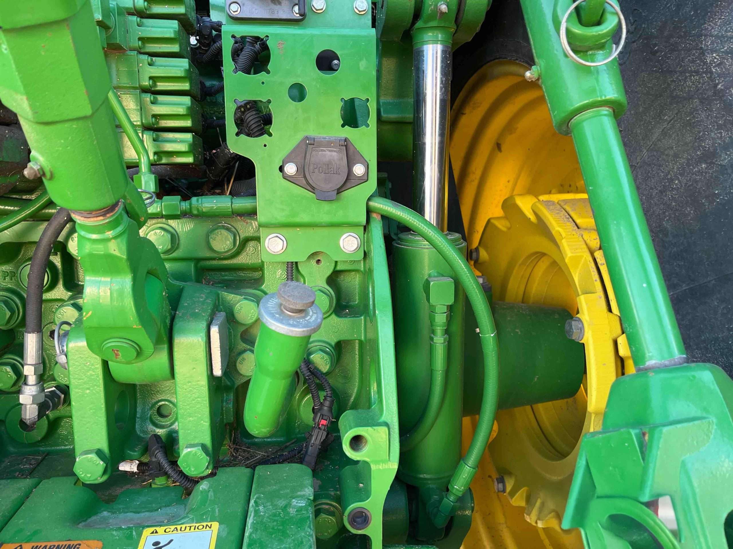 
								2015 John Deere 7210R MFWD Tractor W/Grapple Loader full									