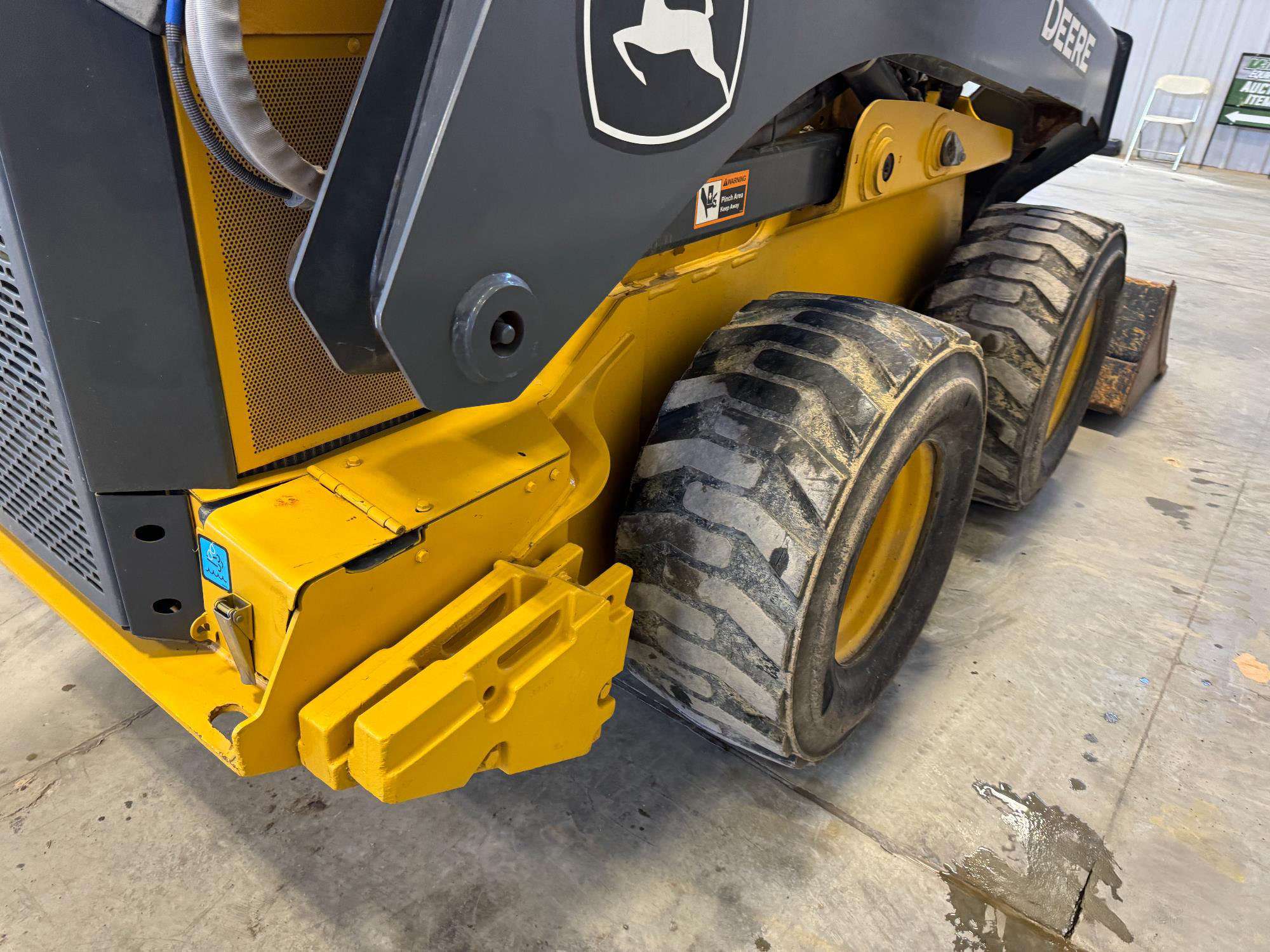 
								2021 John Deere 332G full									