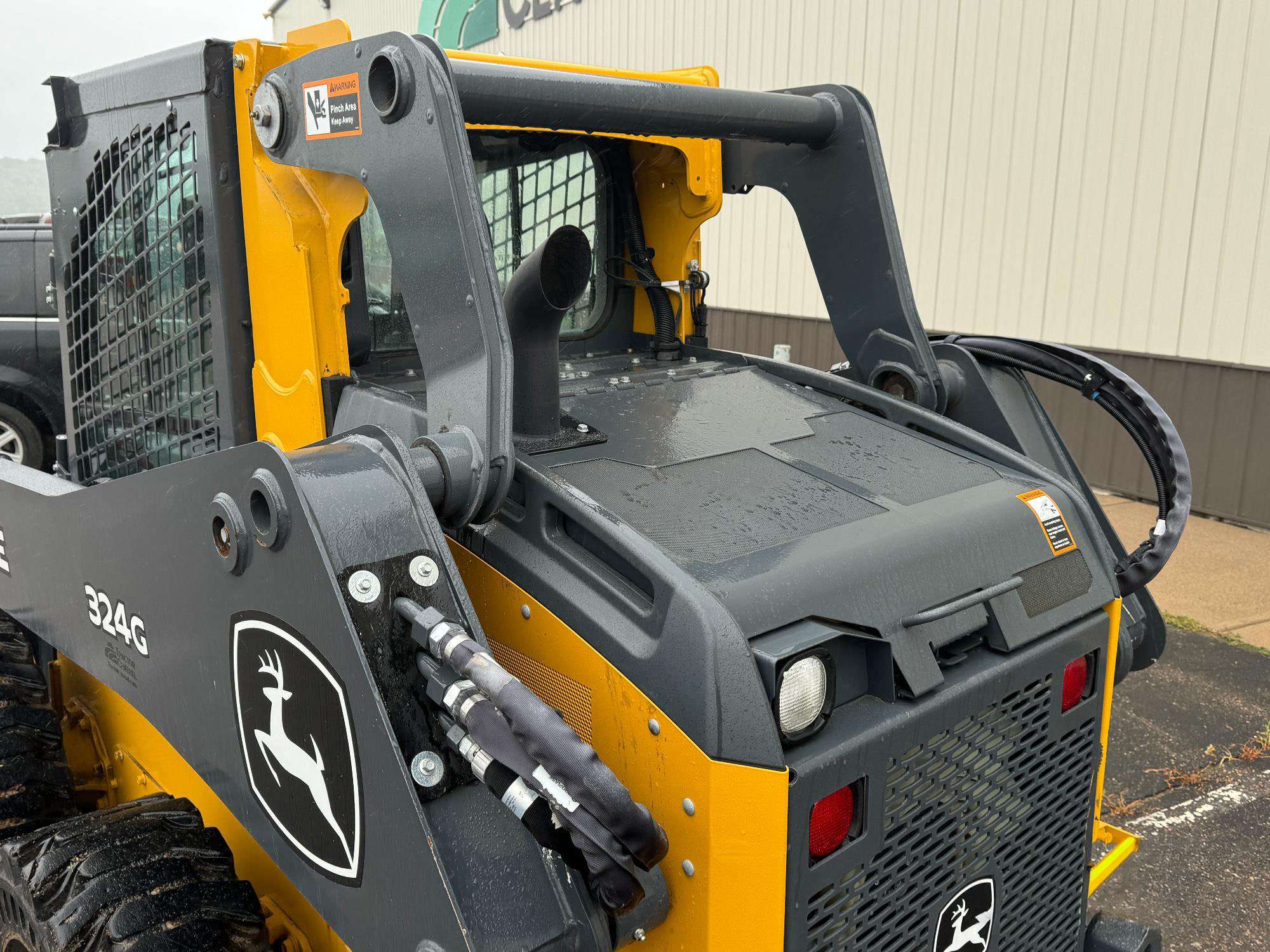 
								2022 John Deere 324G W/Bucket full									
