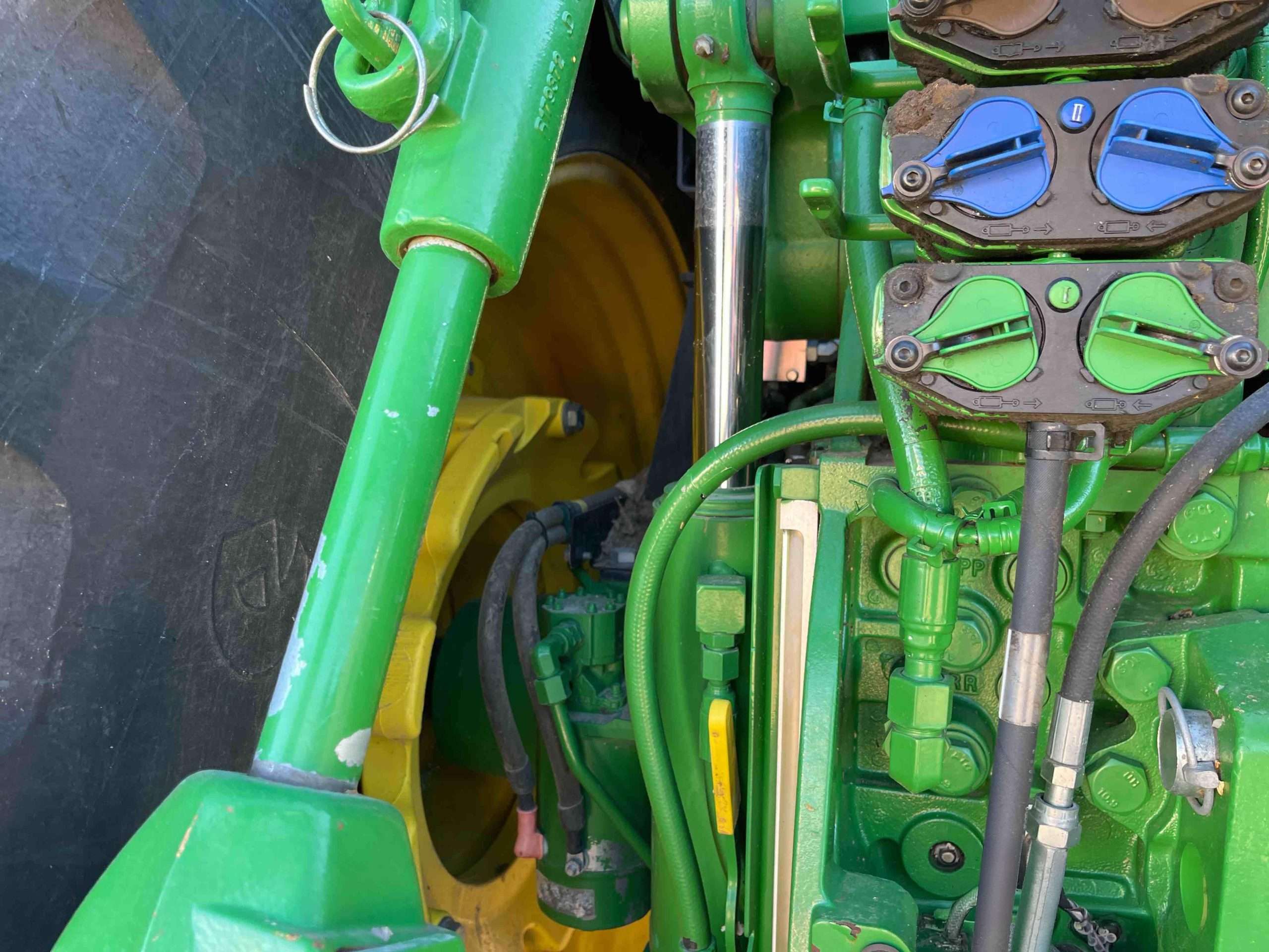 
								2015 John Deere 7210R MFWD Tractor W/Grapple Loader full									