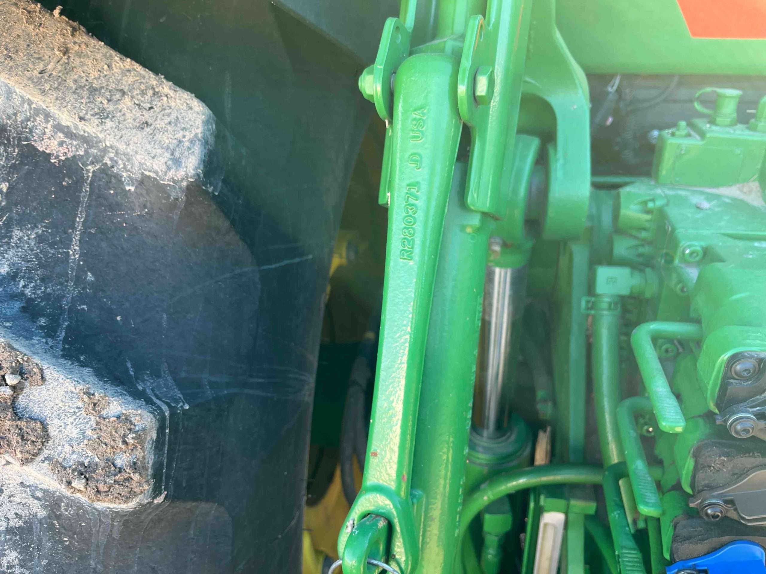 
								2015 John Deere 7210R MFWD Tractor W/Grapple Loader full									