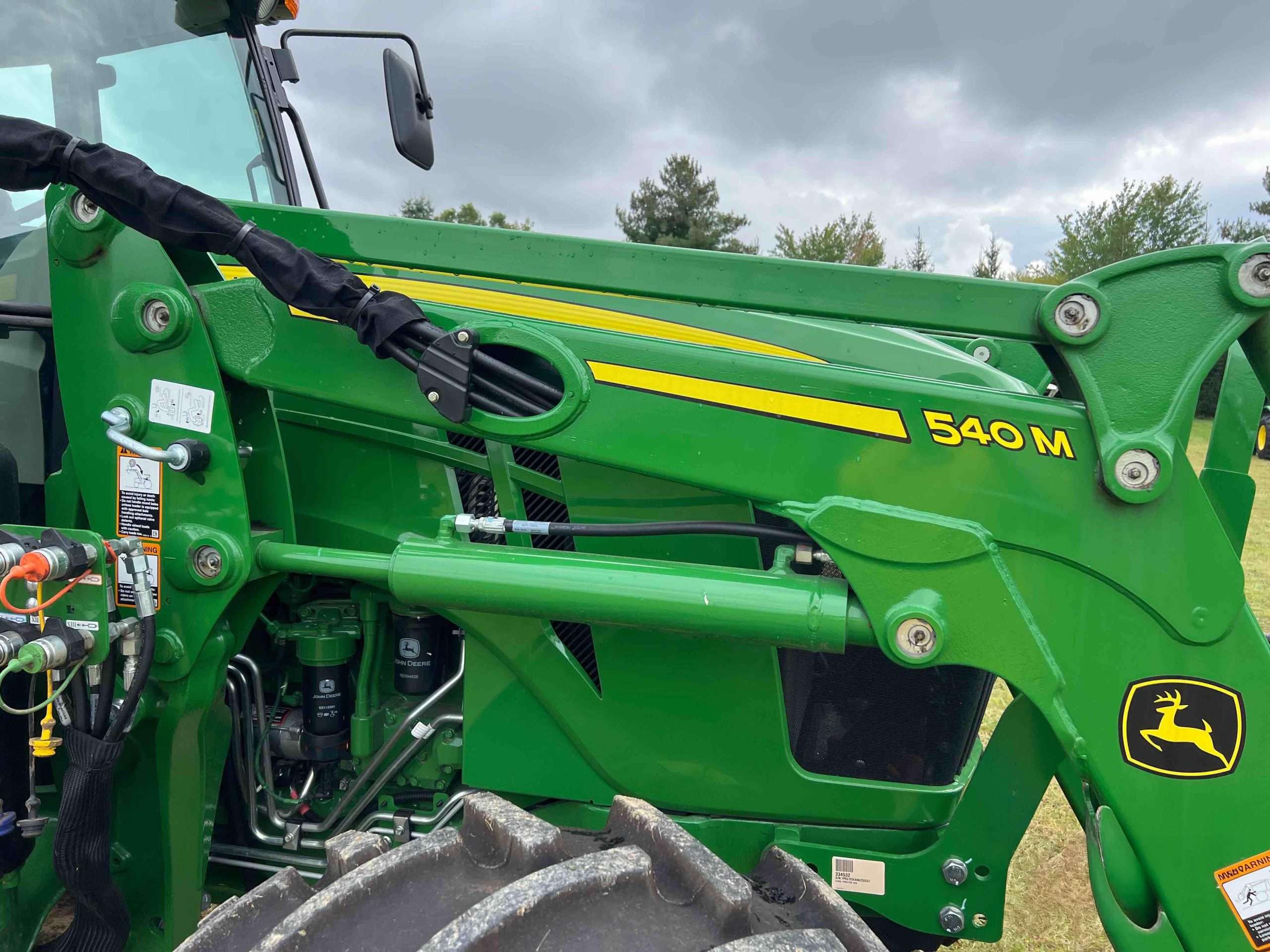 
								2022 John Deere 6105E MFWD Tractor full									