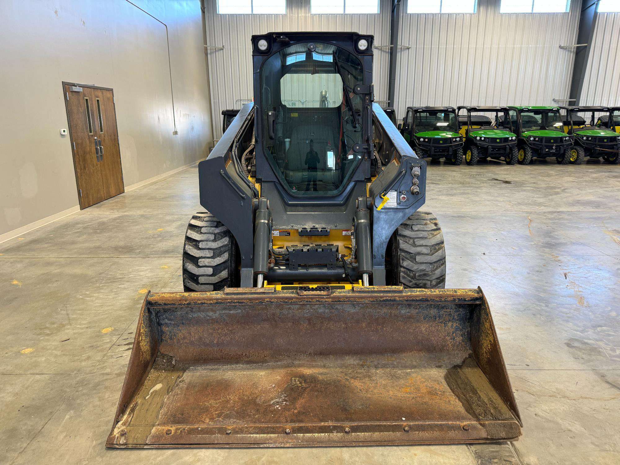 
								2021 John Deere 332G full									