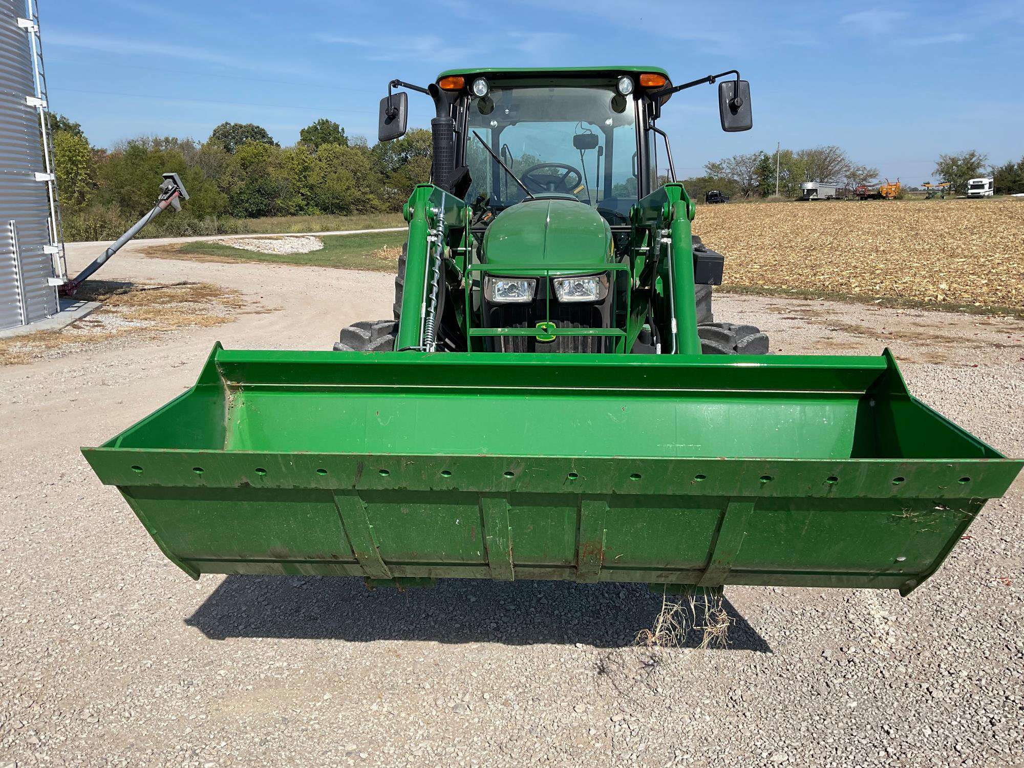 
								2015 John Deere 5075M MFWD Tractor W/Loader full									