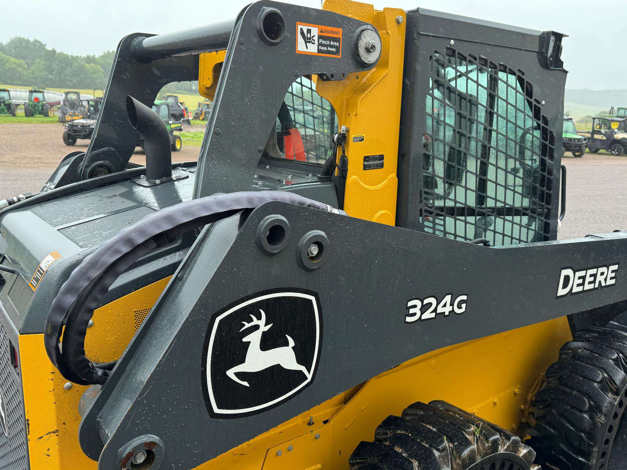 
								2022 John Deere 324G W/Bucket full									