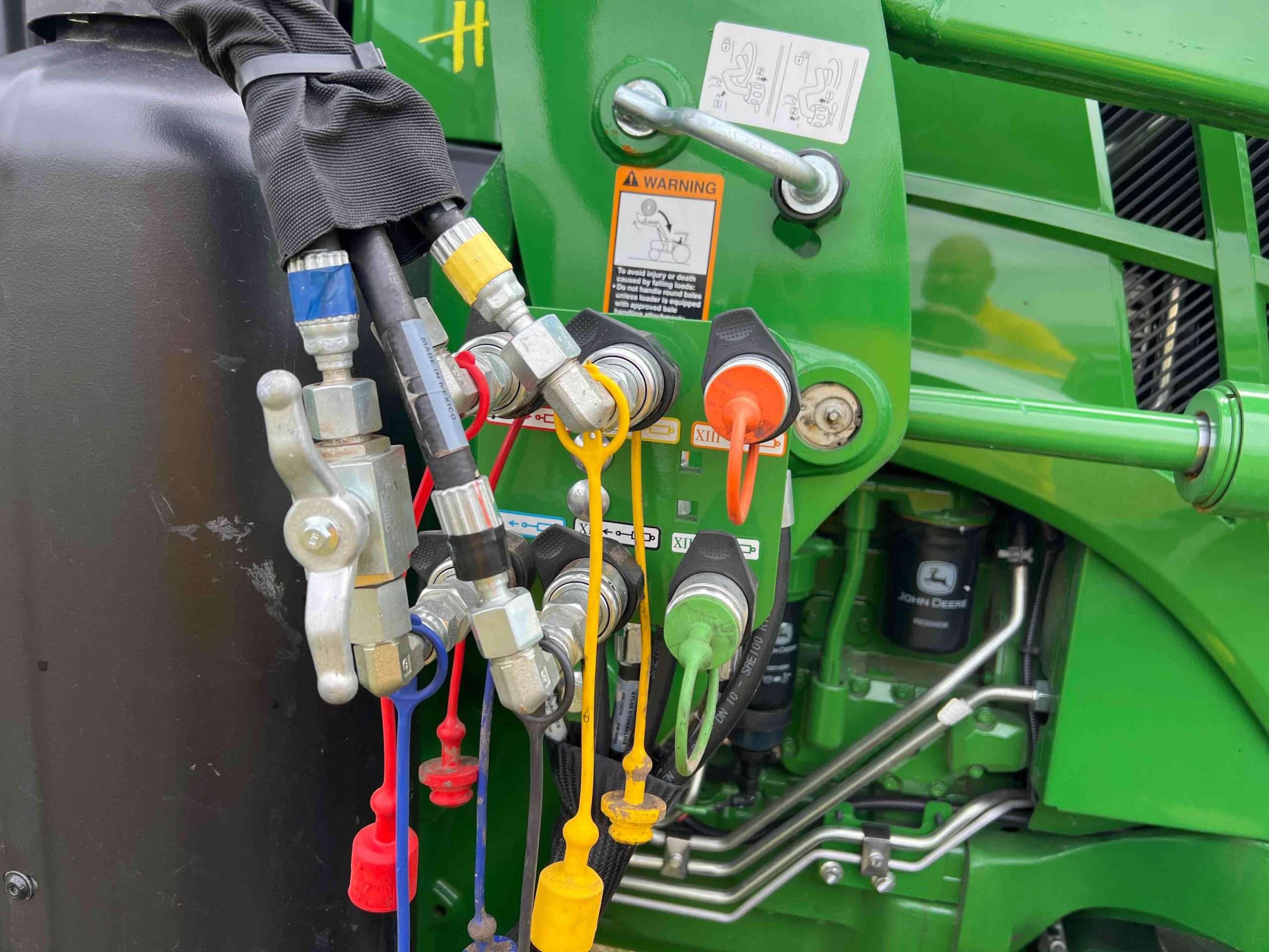 
								2022 John Deere 6105E MFWD Tractor full									