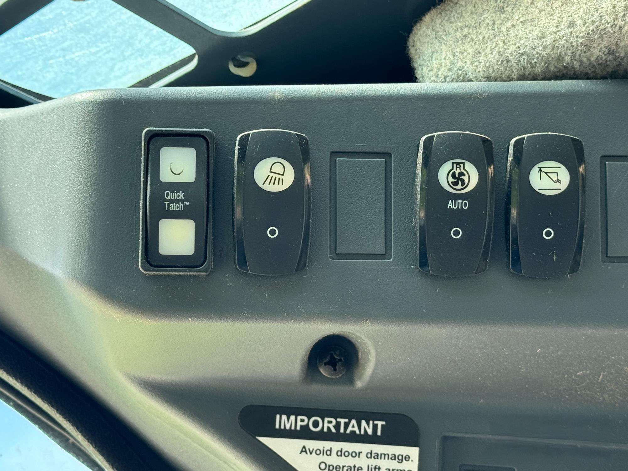 
								2019 John Deere 320G full									