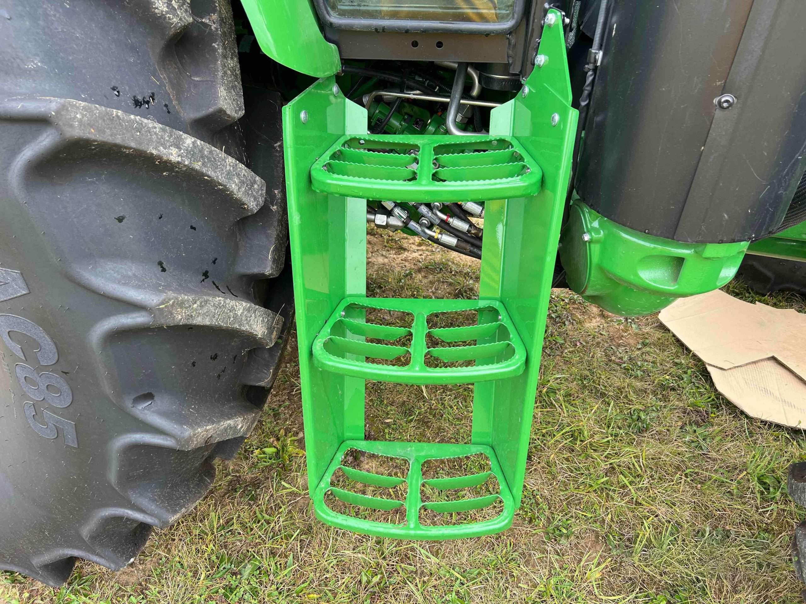 
								2022 John Deere 6105E MFWD Tractor full									