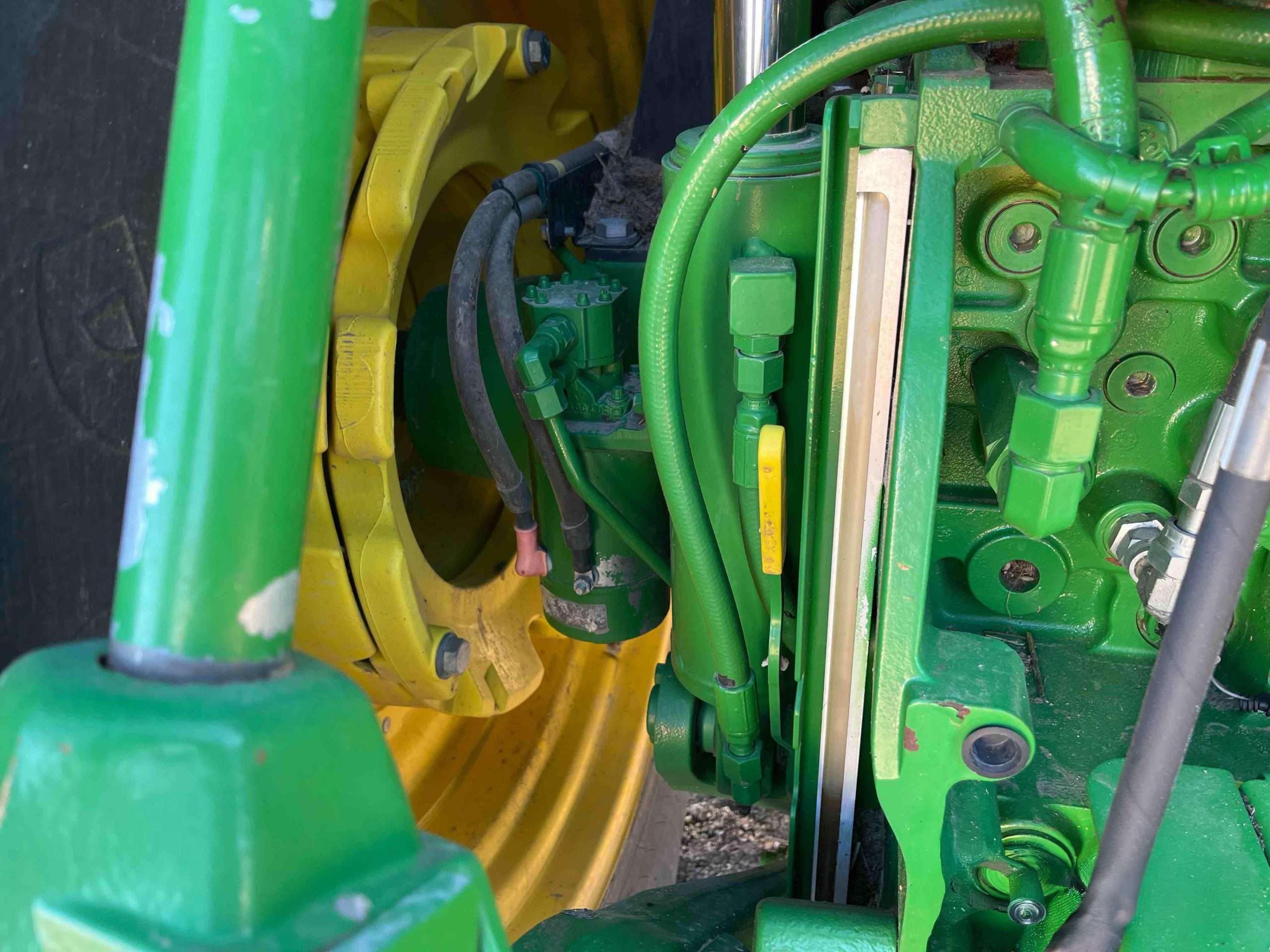 
								2015 John Deere 7210R MFWD Tractor W/Grapple Loader full									