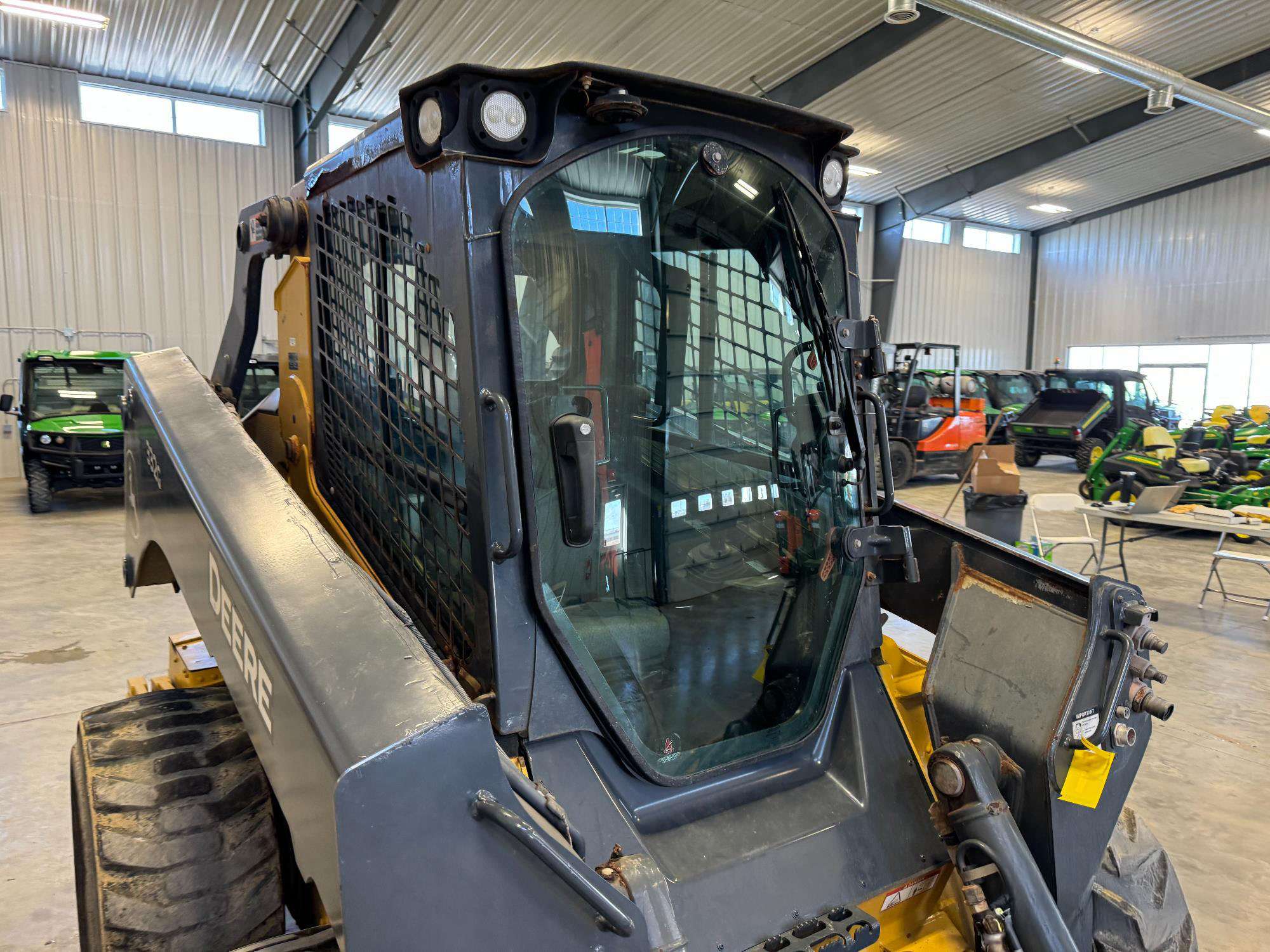 
								2021 John Deere 332G full									