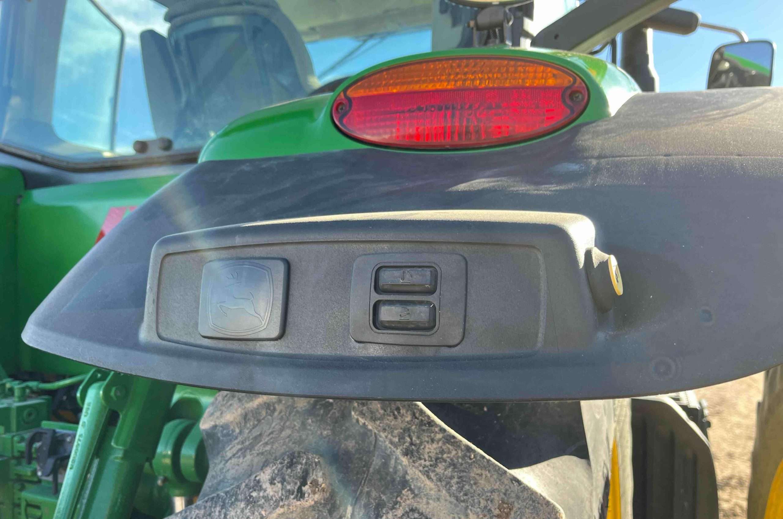 
								2015 John Deere 7210R MFWD Tractor W/Grapple Loader full									