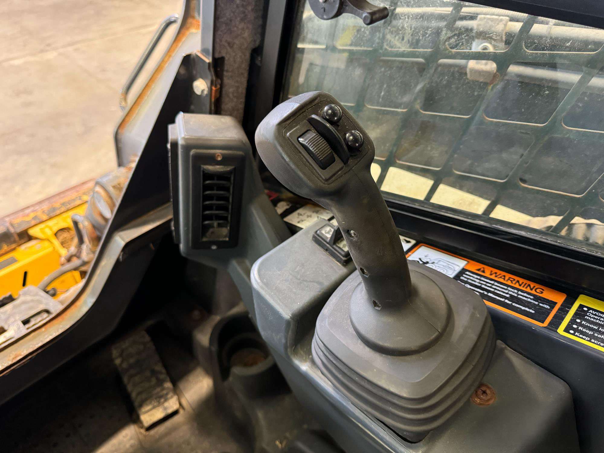 
								2021 John Deere 332G full									