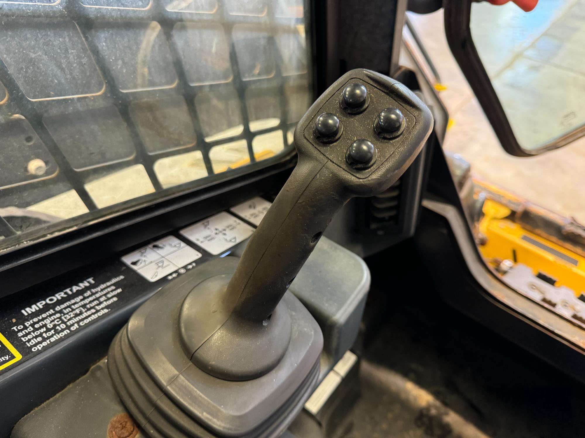 
								2021 John Deere 332G full									