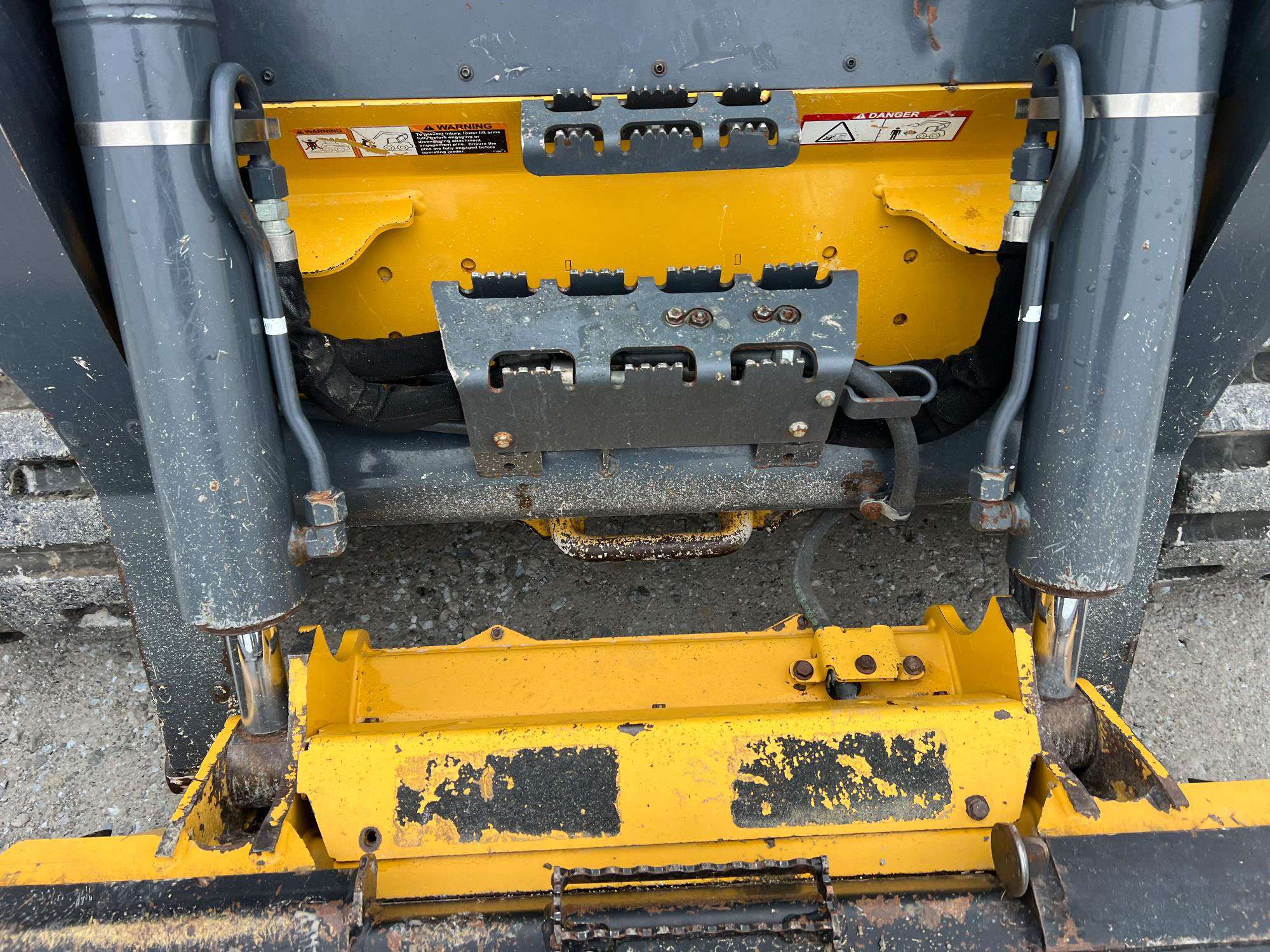 
								2017 John Deere 333G Compact Track Loader full									