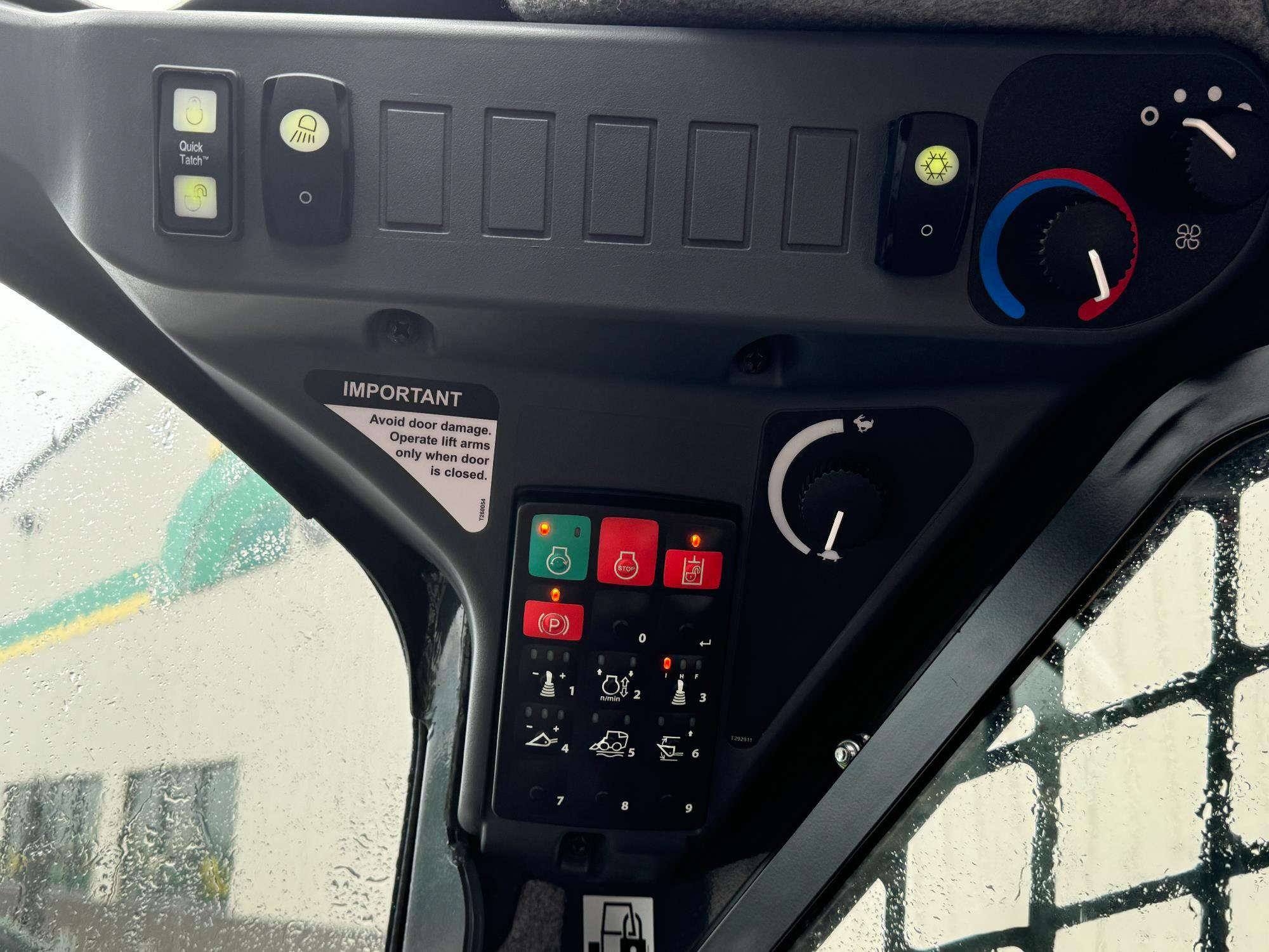 
								2022 John Deere 324G W/Bucket full									