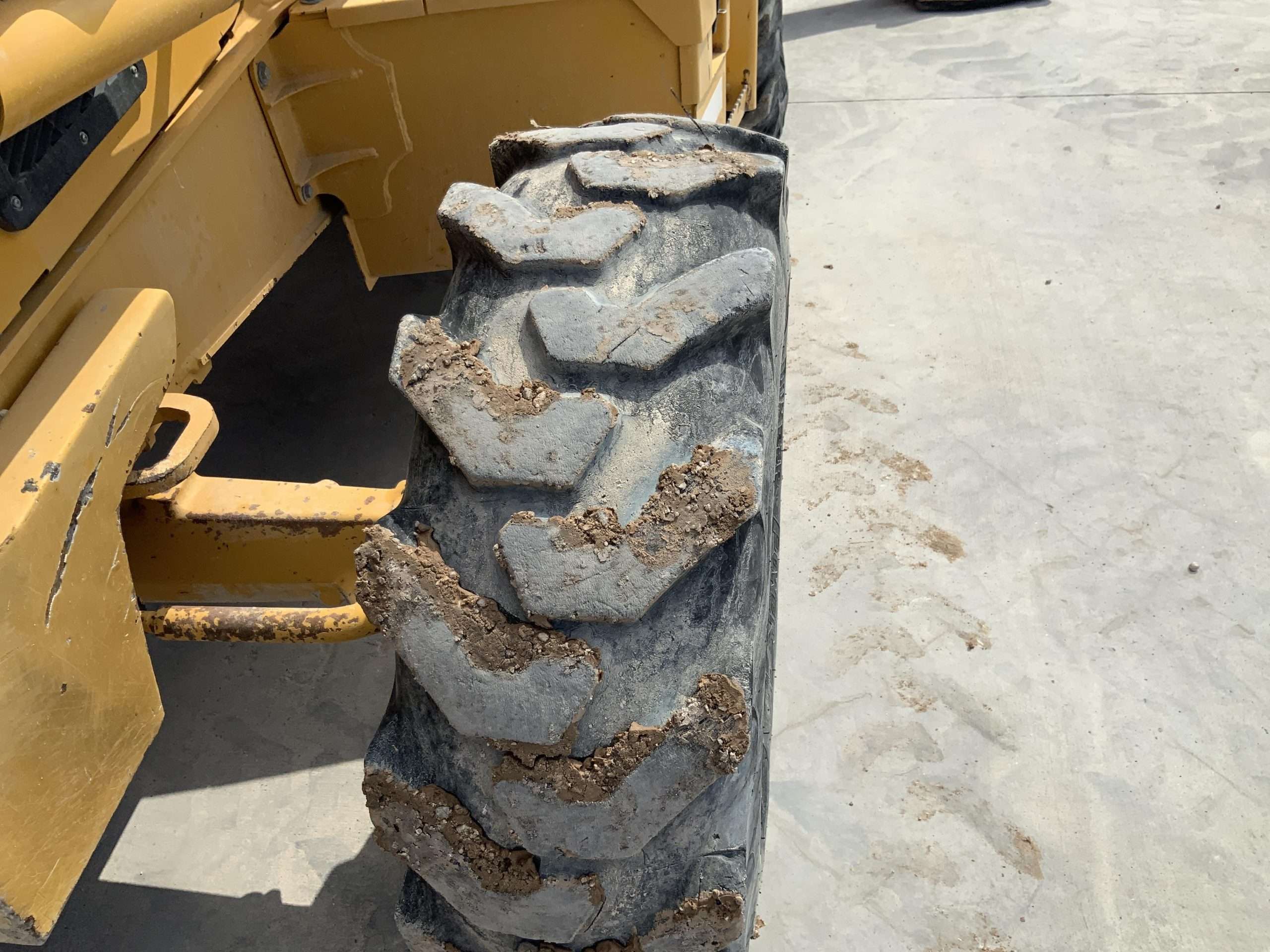 
								John Deere 410K 4WD full									