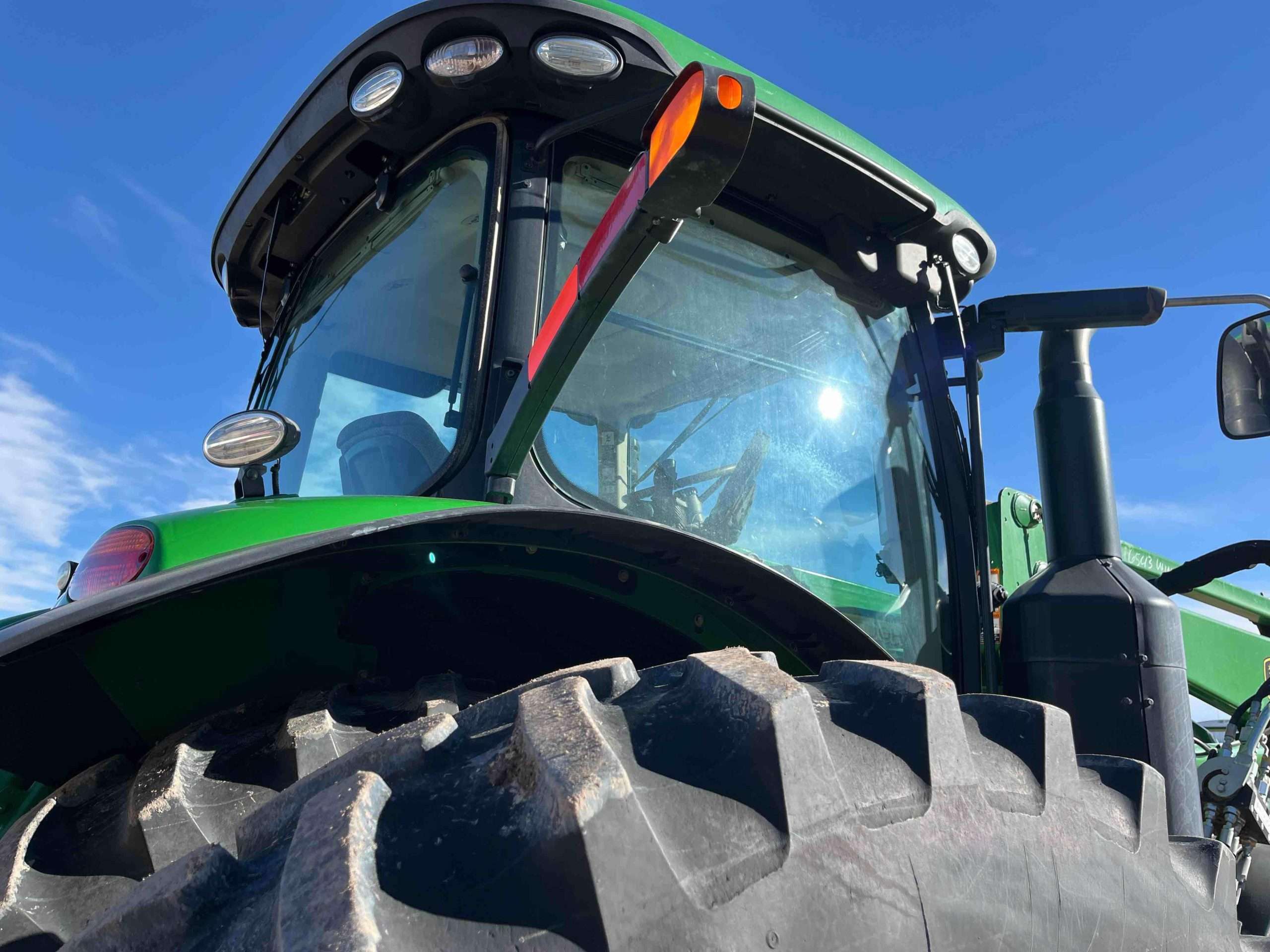 
								2015 John Deere 7210R MFWD Tractor W/Grapple Loader full									