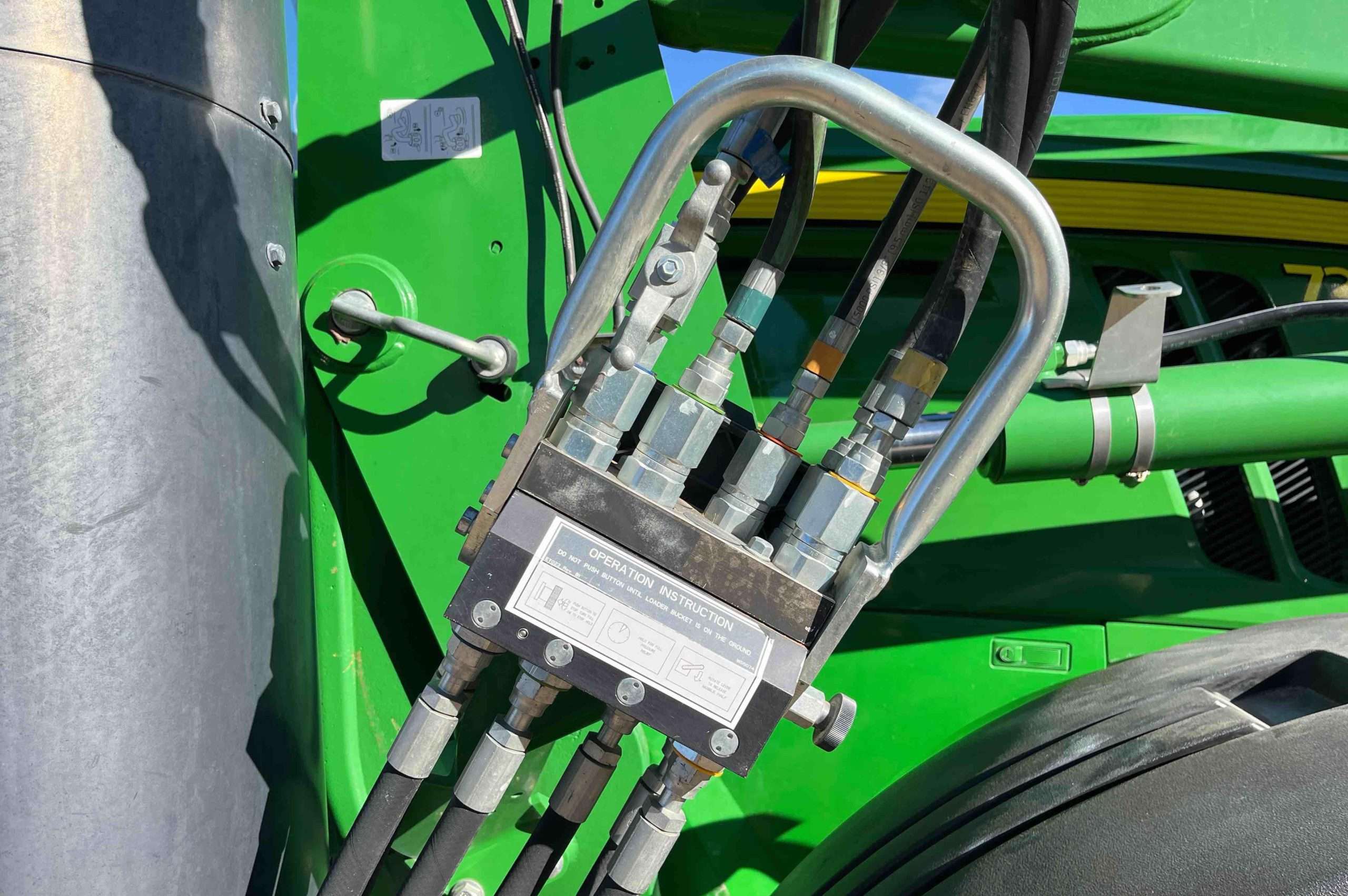 
								2015 John Deere 7210R MFWD Tractor W/Grapple Loader full									