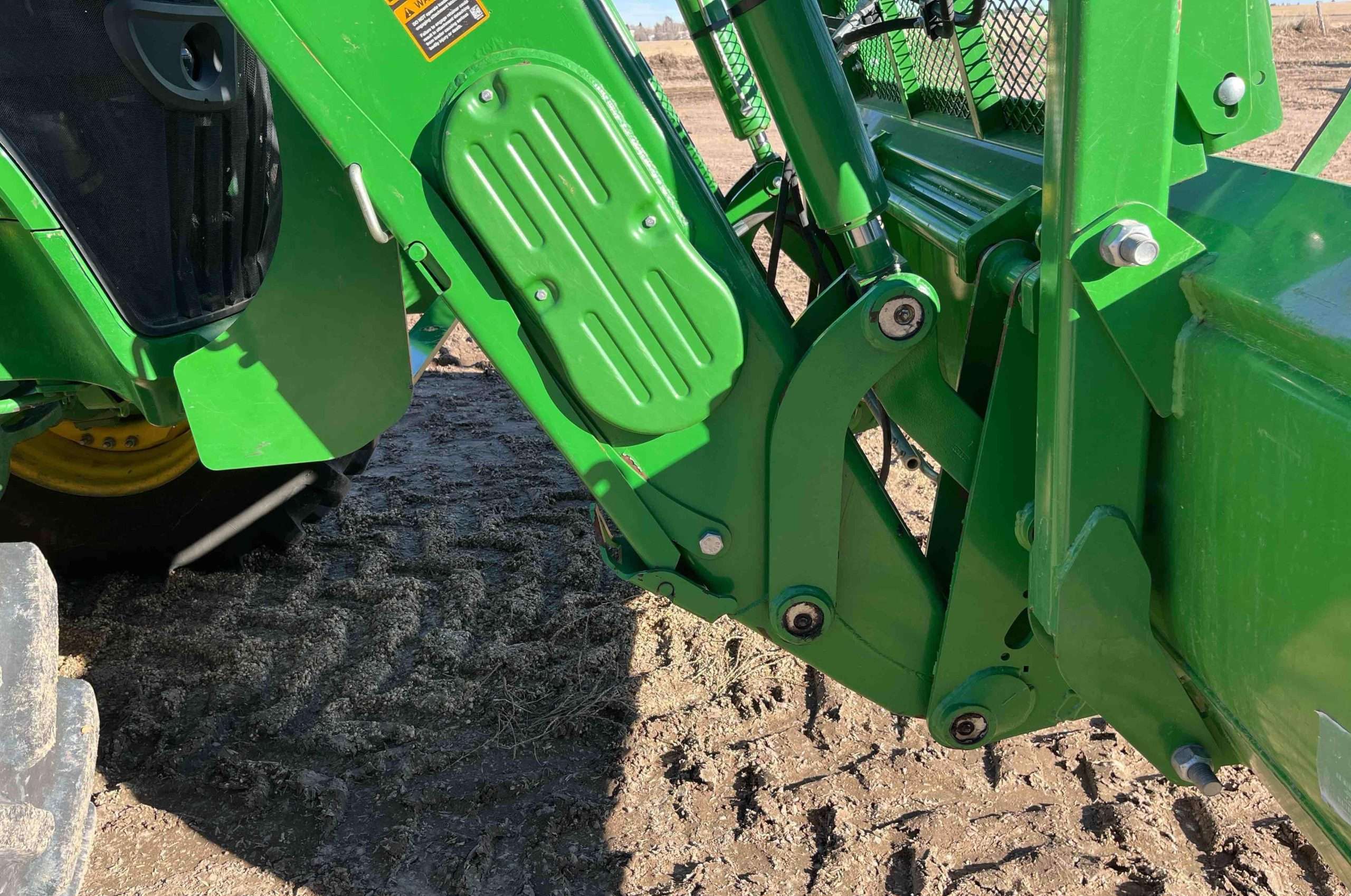 
								2015 John Deere 7210R MFWD Tractor W/Grapple Loader full									