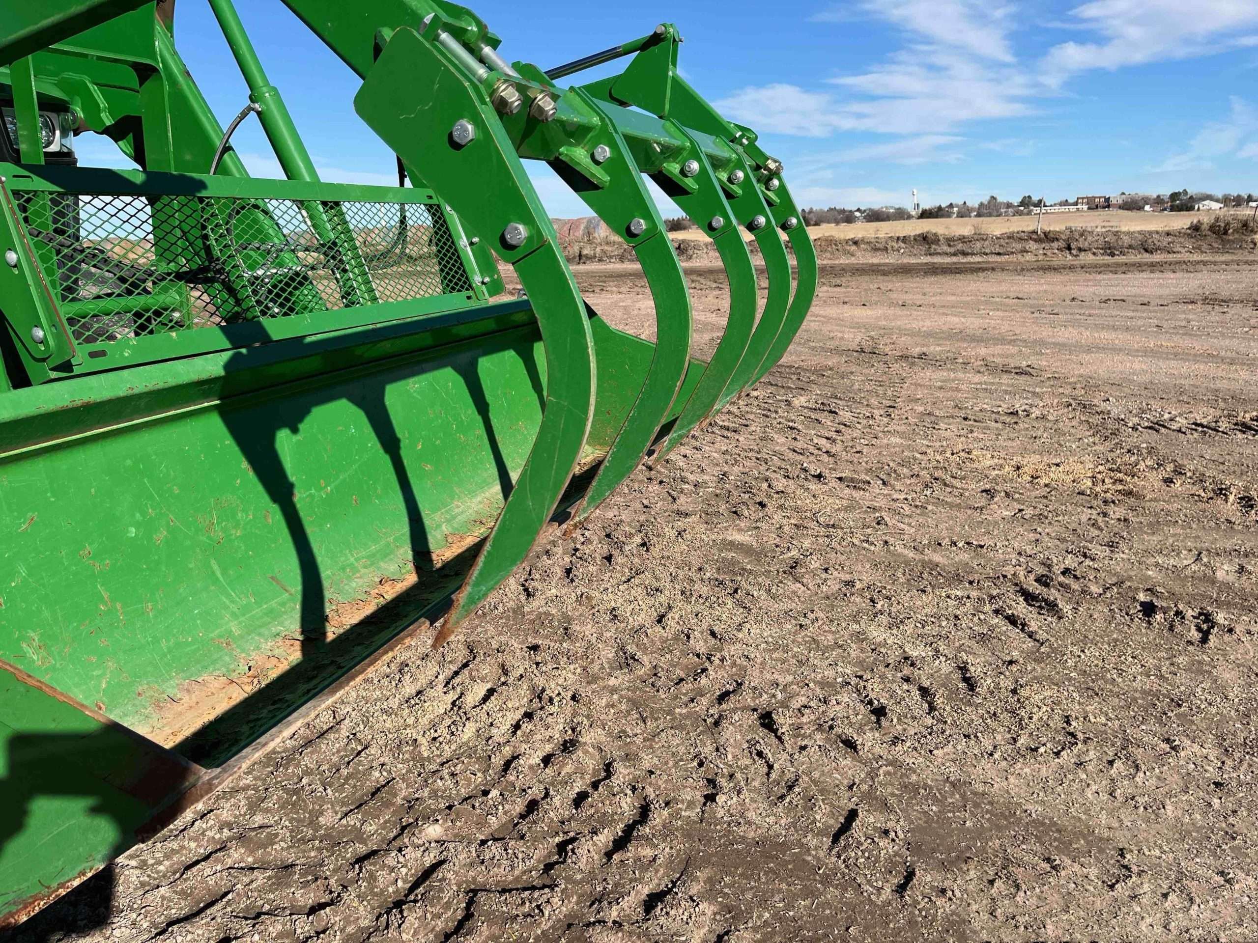 
								2015 John Deere 7210R MFWD Tractor W/Grapple Loader full									