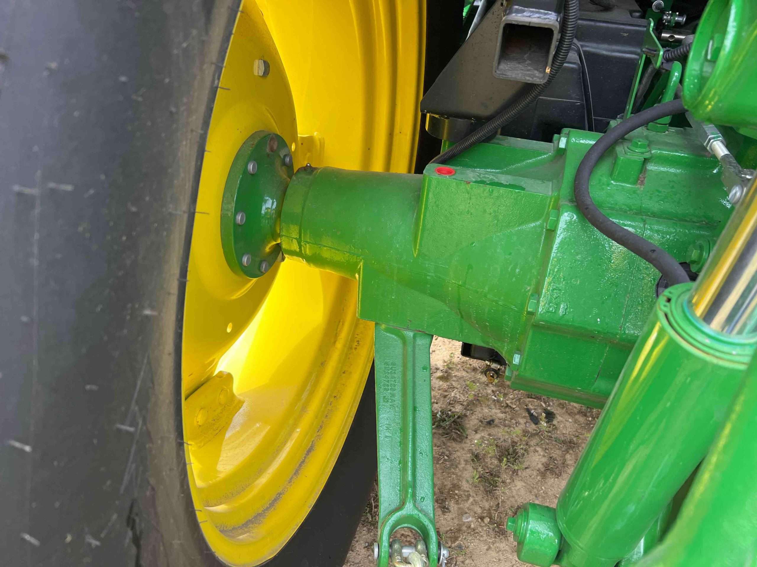 
								2022 John Deere 6105E MFWD Tractor full									