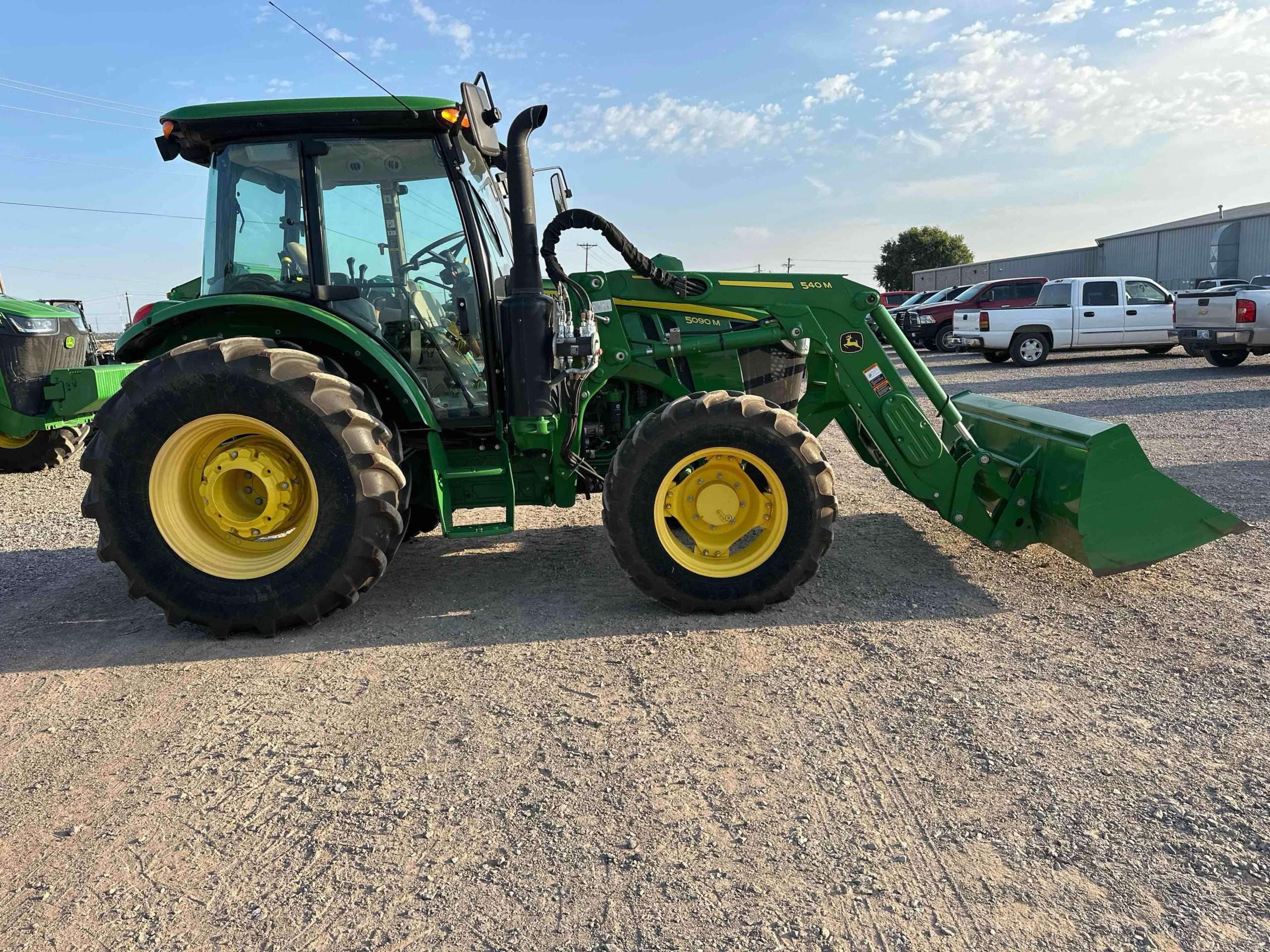 
								2021 John Deere 5090M MFWD Tractor W/Loader full									