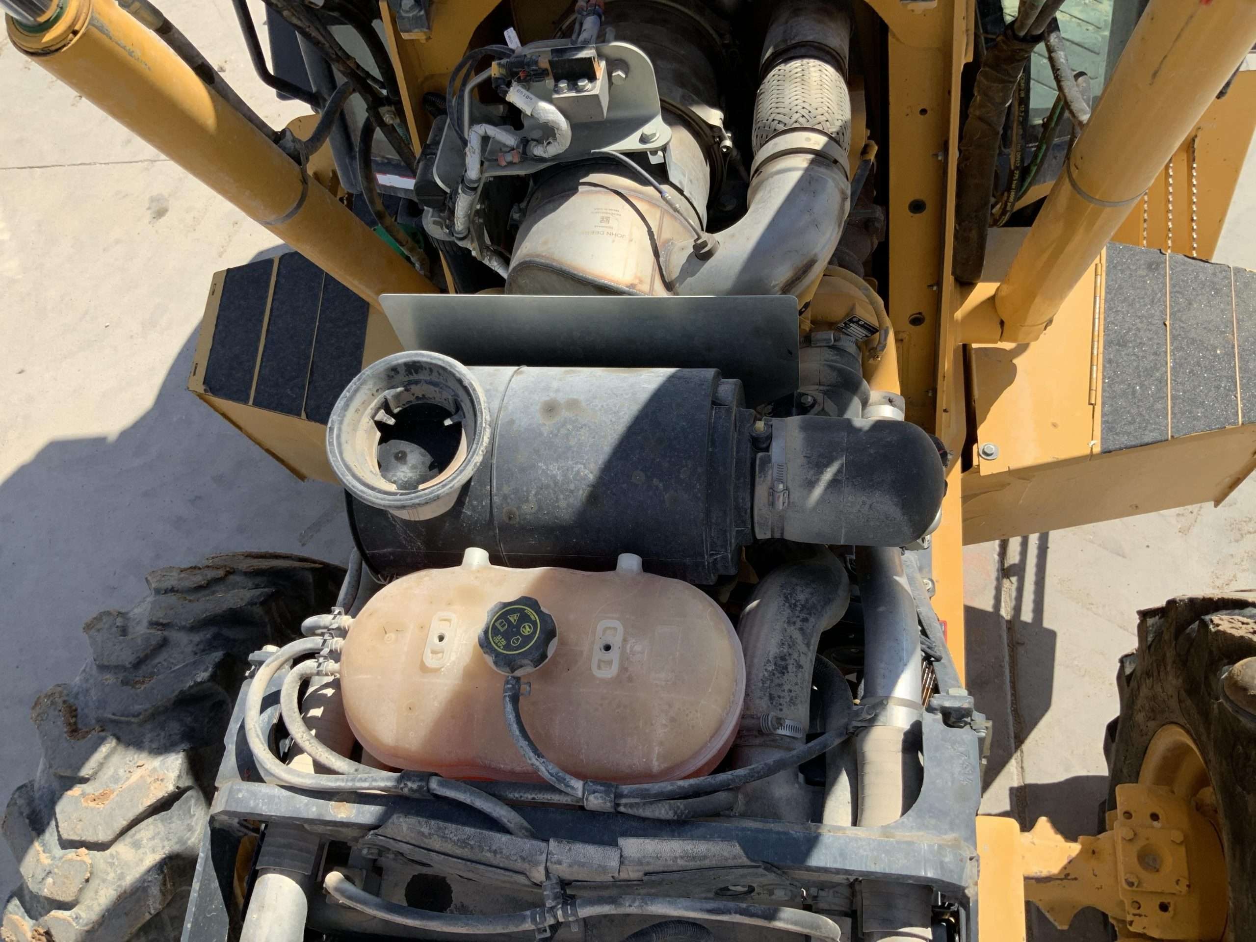
								John Deere 410K 4WD full									