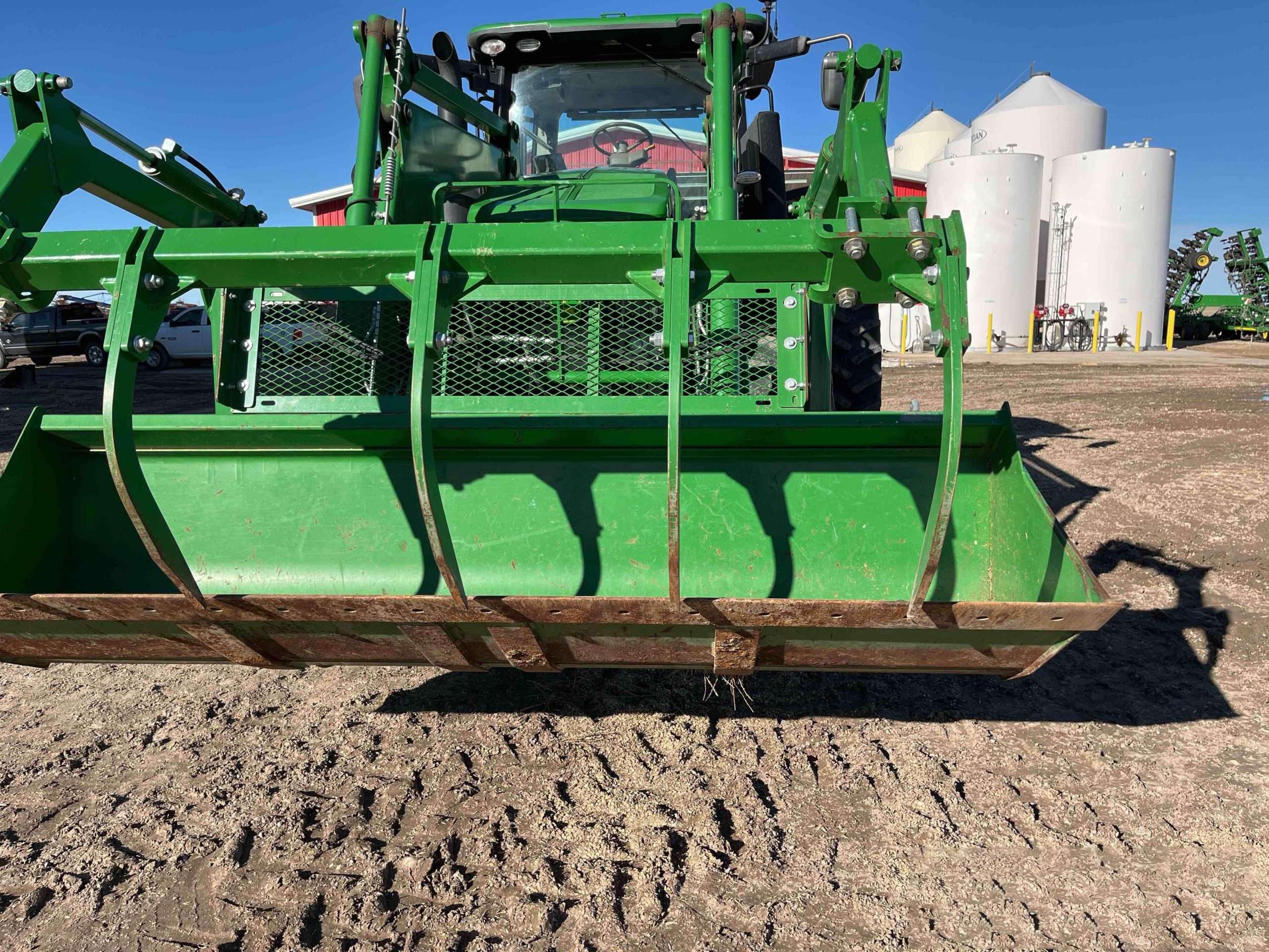 
								2015 John Deere 7210R MFWD Tractor W/Grapple Loader full									