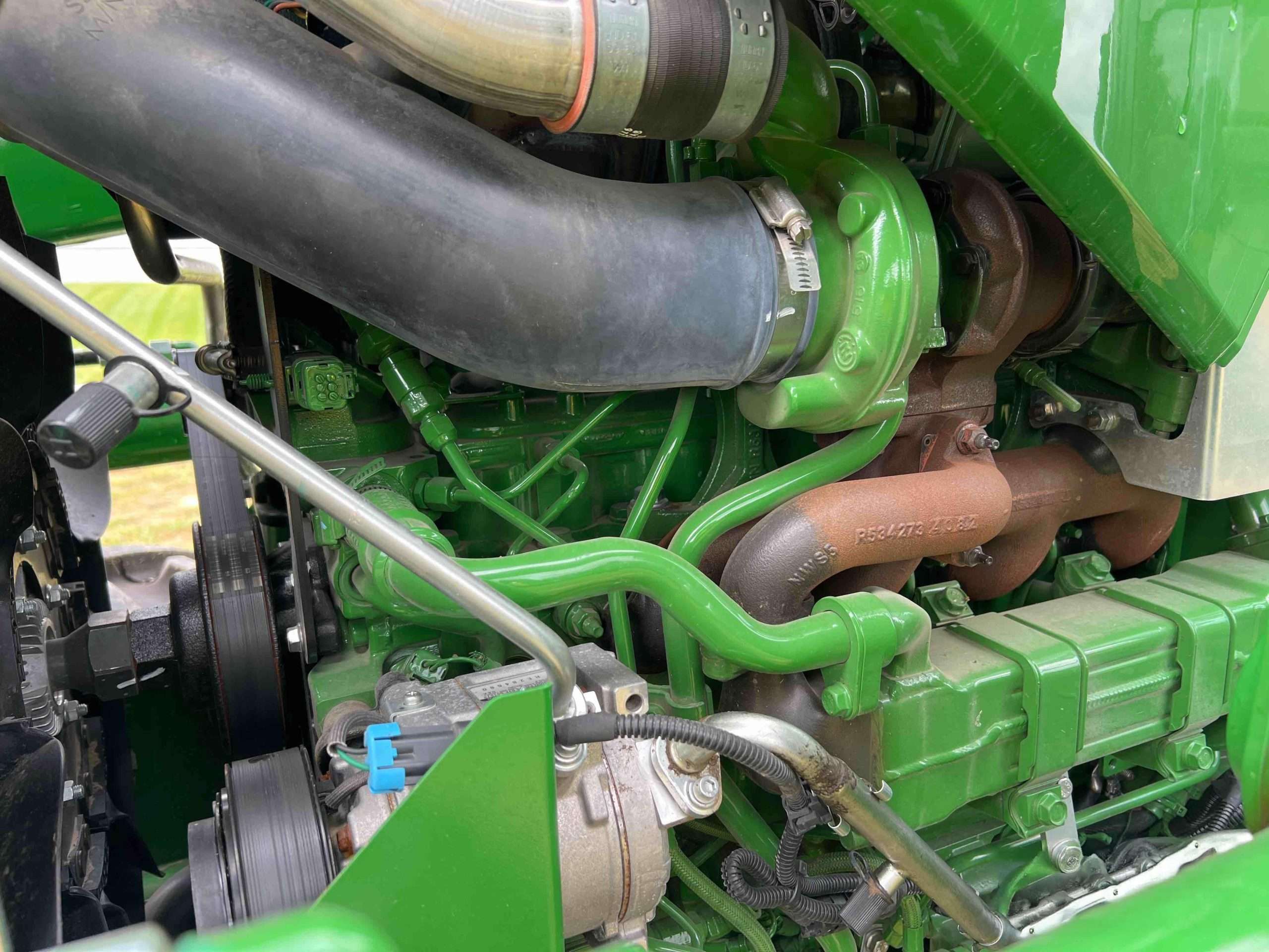 
								2022 John Deere 6105E MFWD Tractor full									