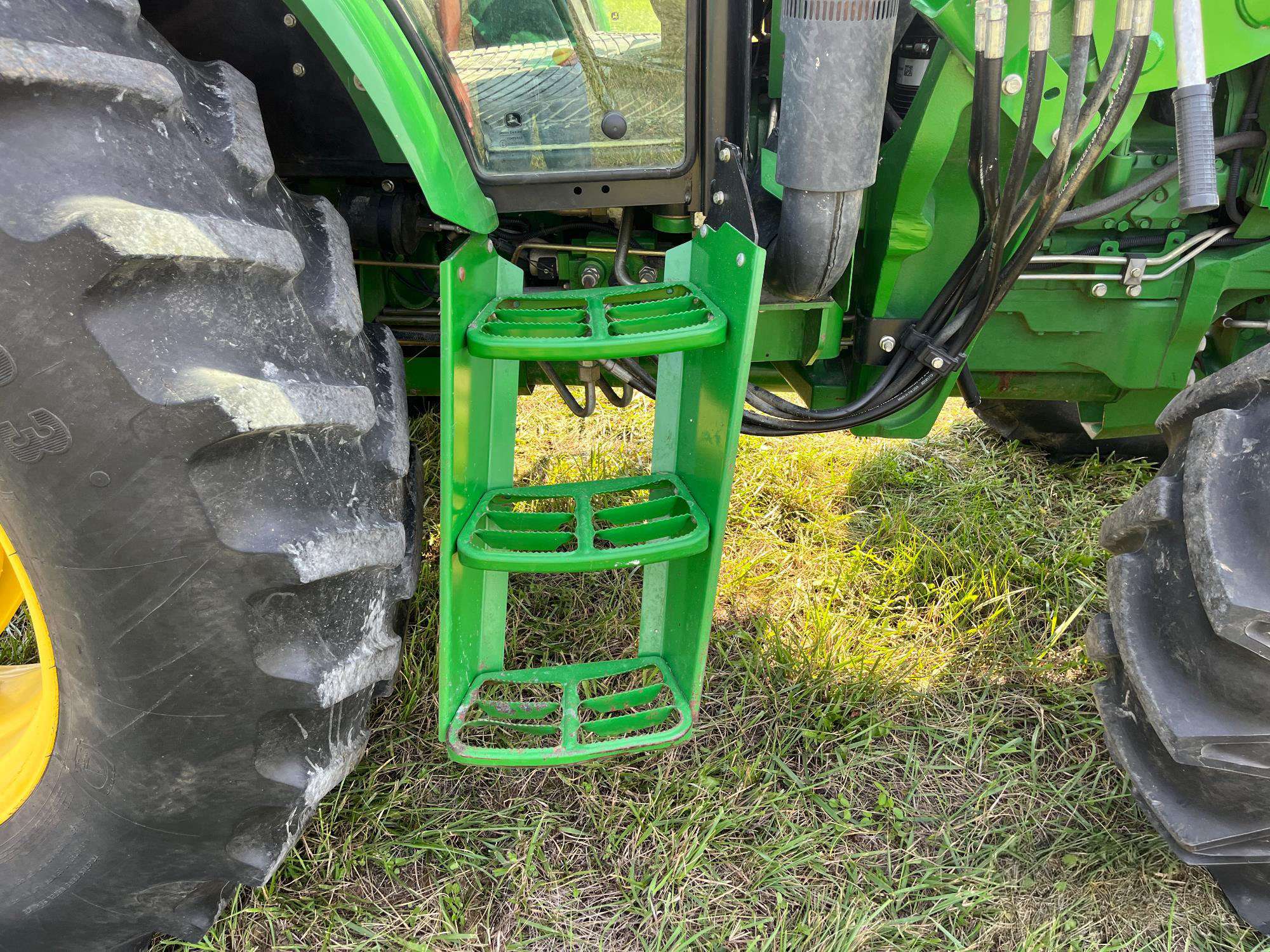 
								2014 John Deere 6130D MFWD Tractor W/Loader full									