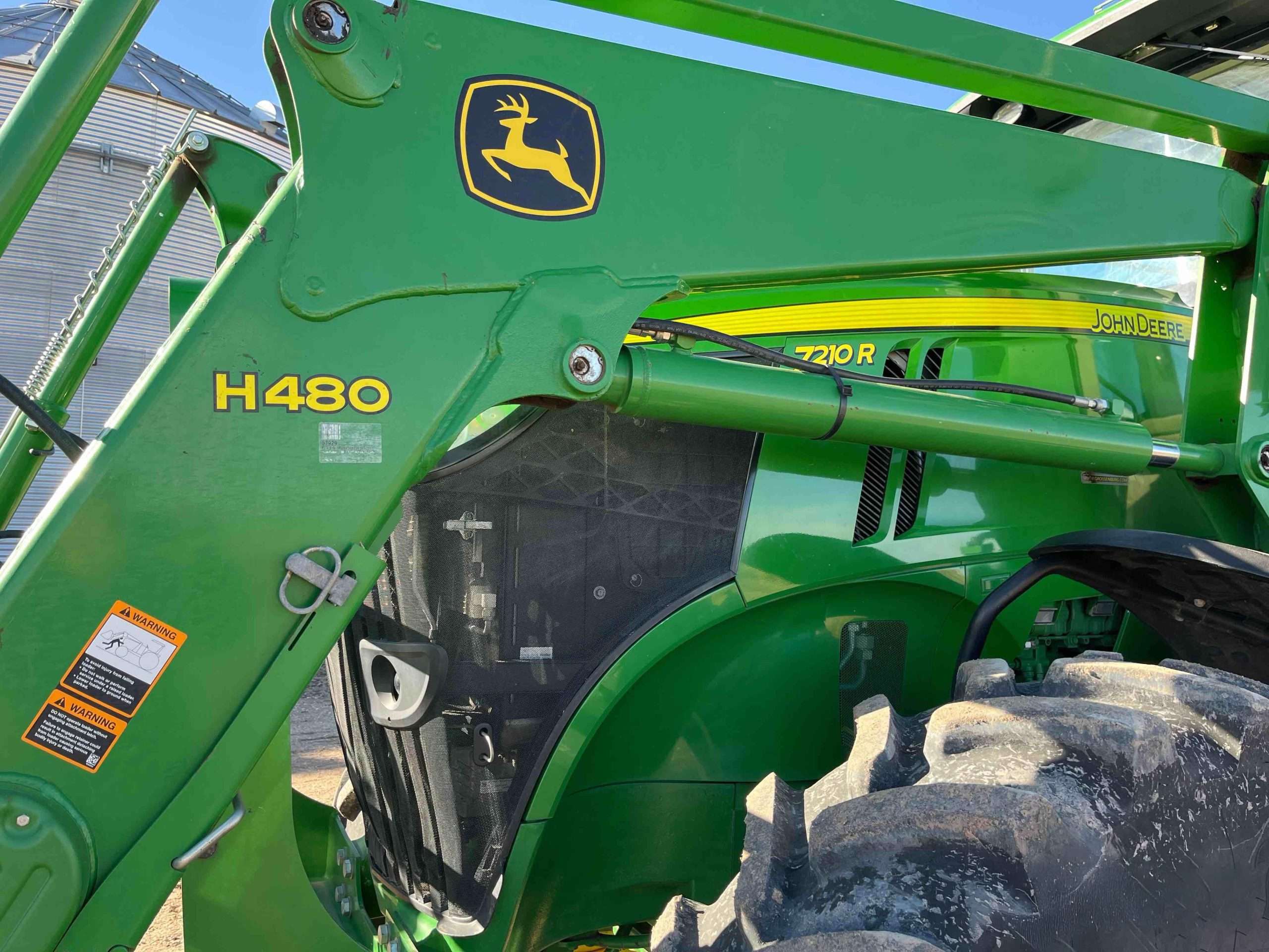
								2015 John Deere 7210R MFWD Tractor W/Grapple Loader full									