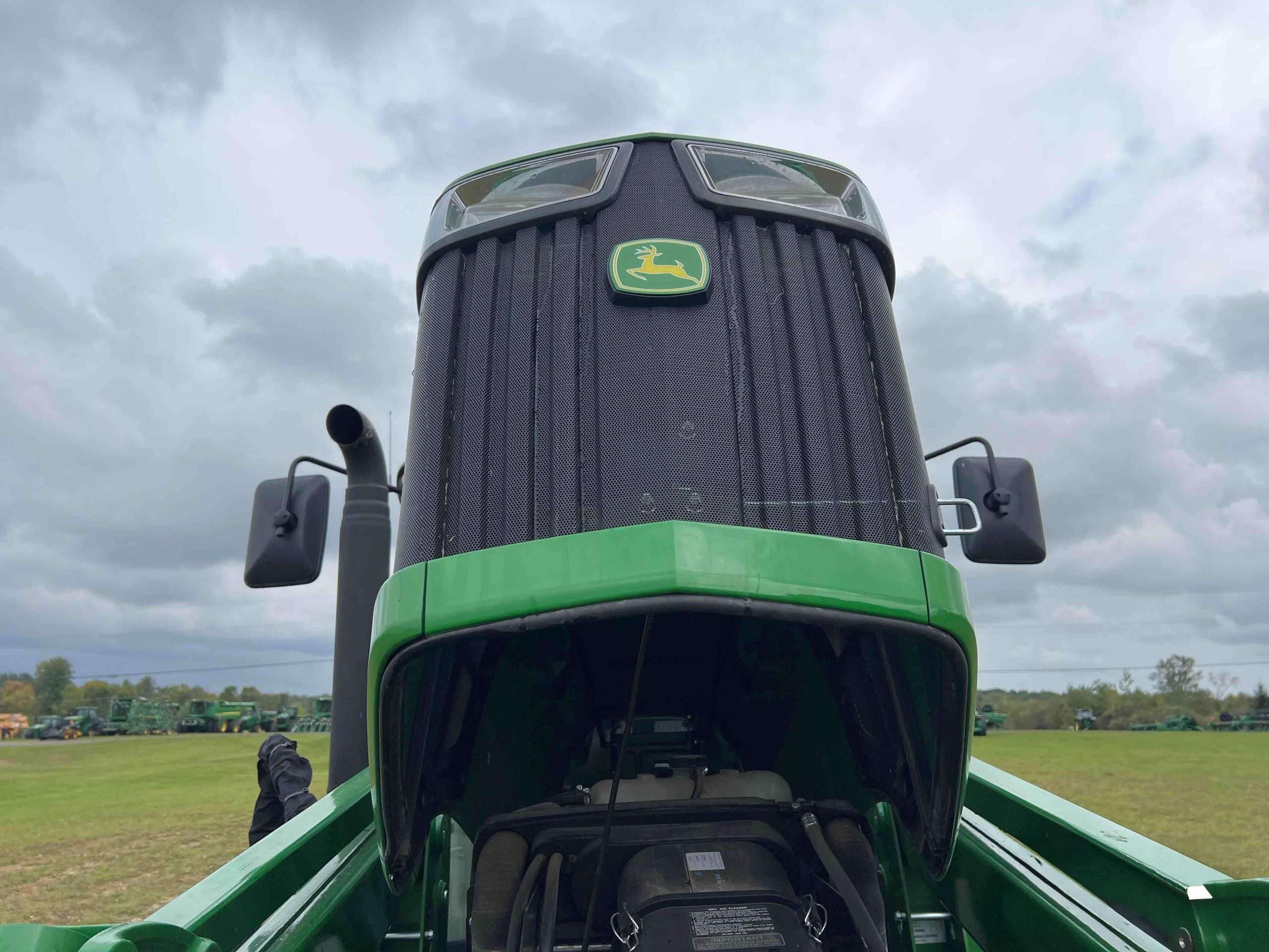 
								2022 John Deere 6105E MFWD Tractor full									