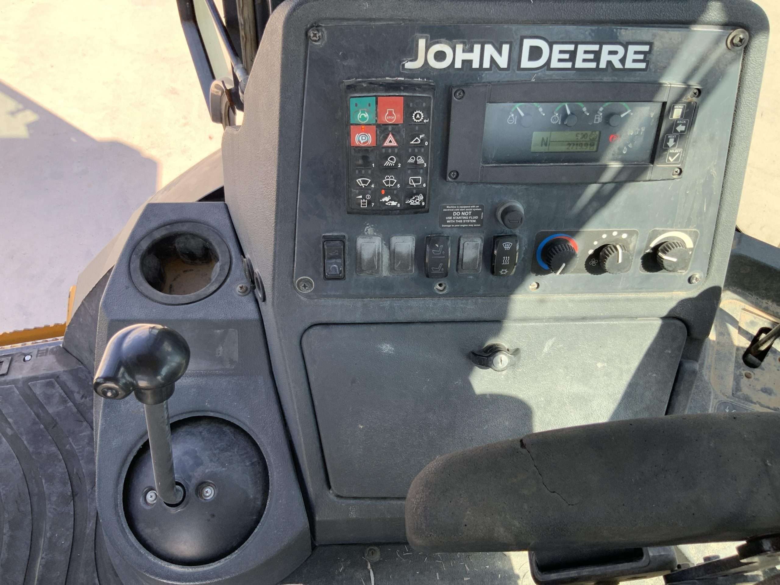 
								John Deere 410K 4WD full									