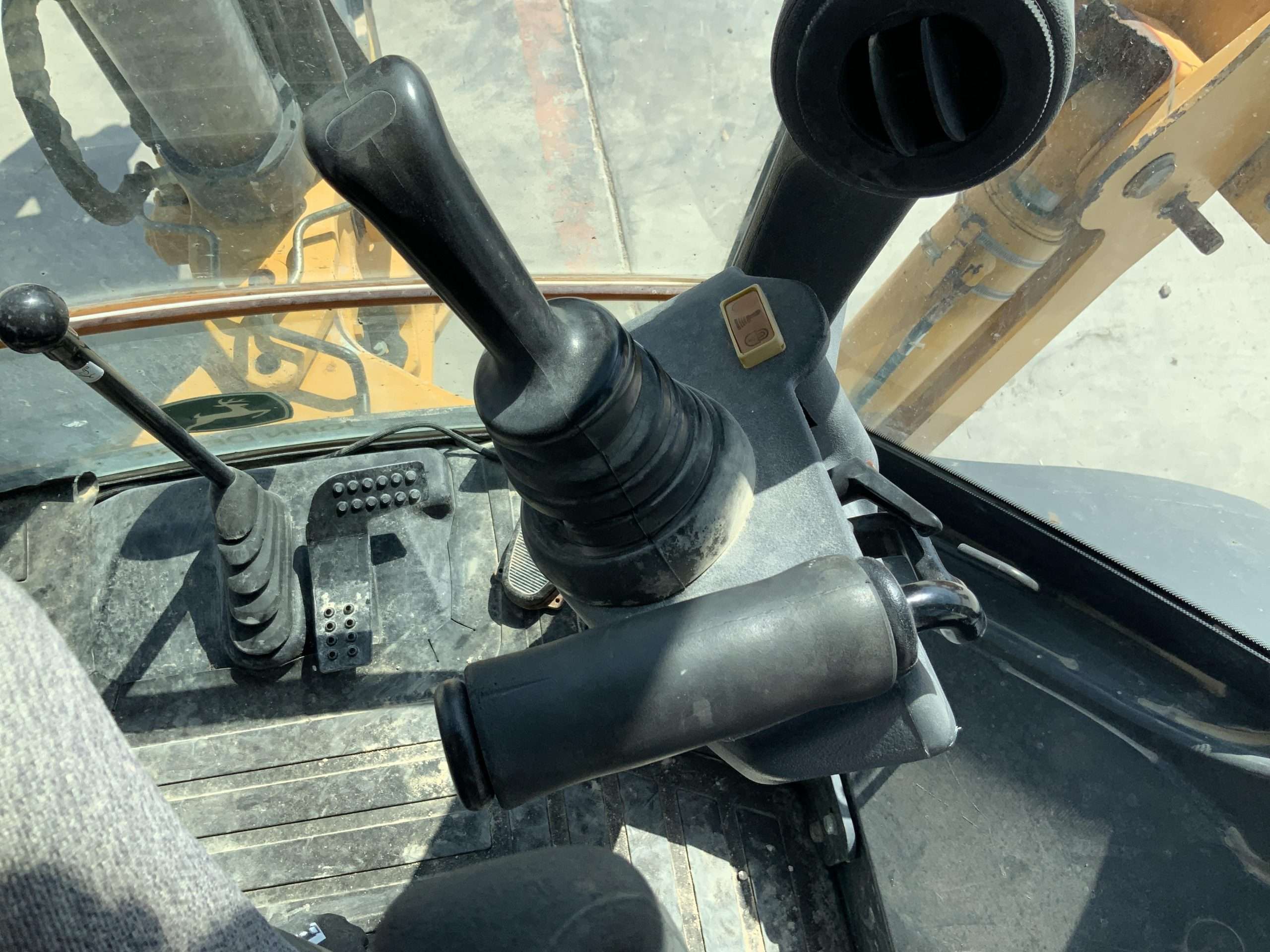 
								John Deere 410K 4WD full									