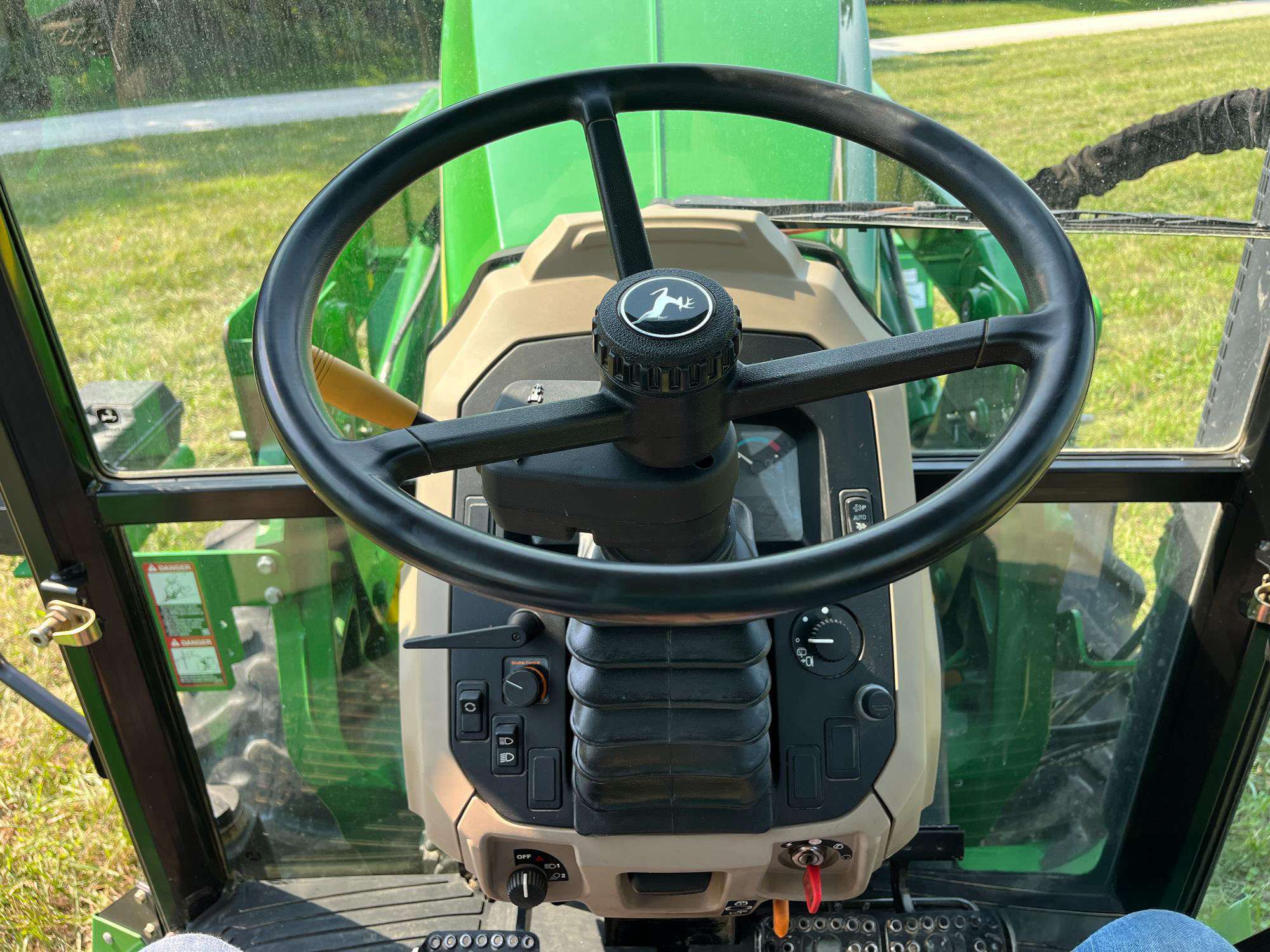 
								2014 John Deere 6130D MFWD Tractor W/Loader full									
