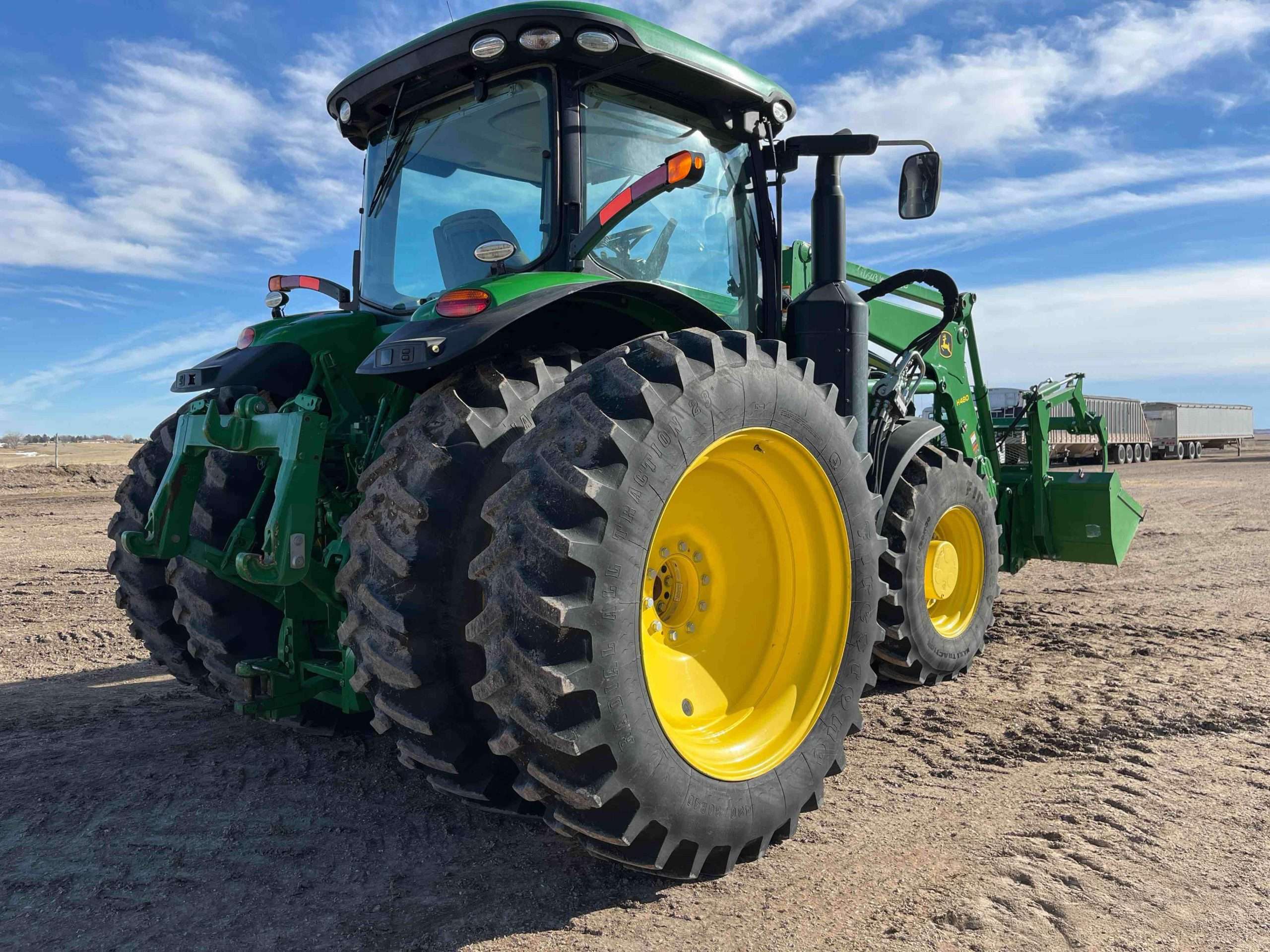 
								2015 John Deere 7210R MFWD Tractor W/Grapple Loader full									