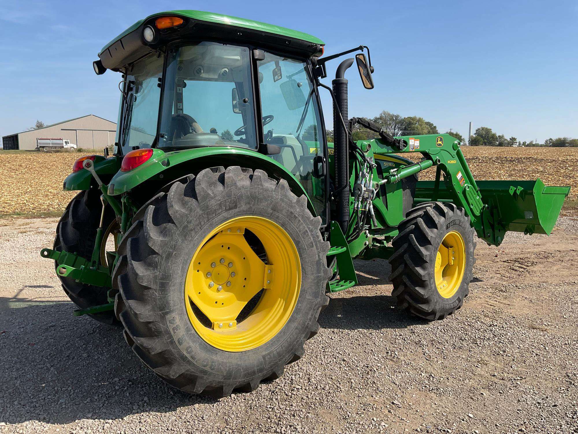 
								2015 John Deere 5075M MFWD Tractor W/Loader full									
