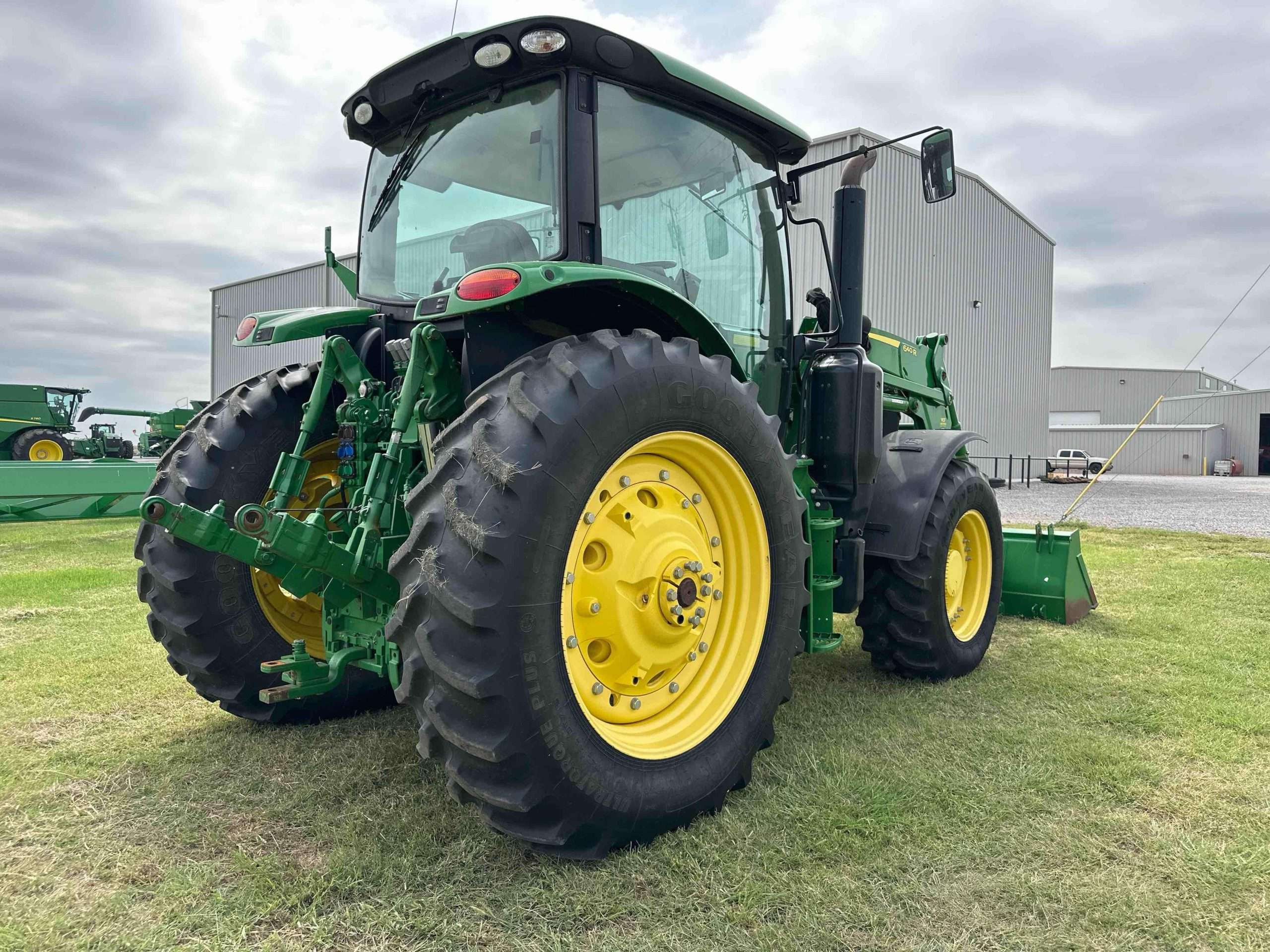 
								2017 John Deere 6155R MFWD Tractor W/Loader full									