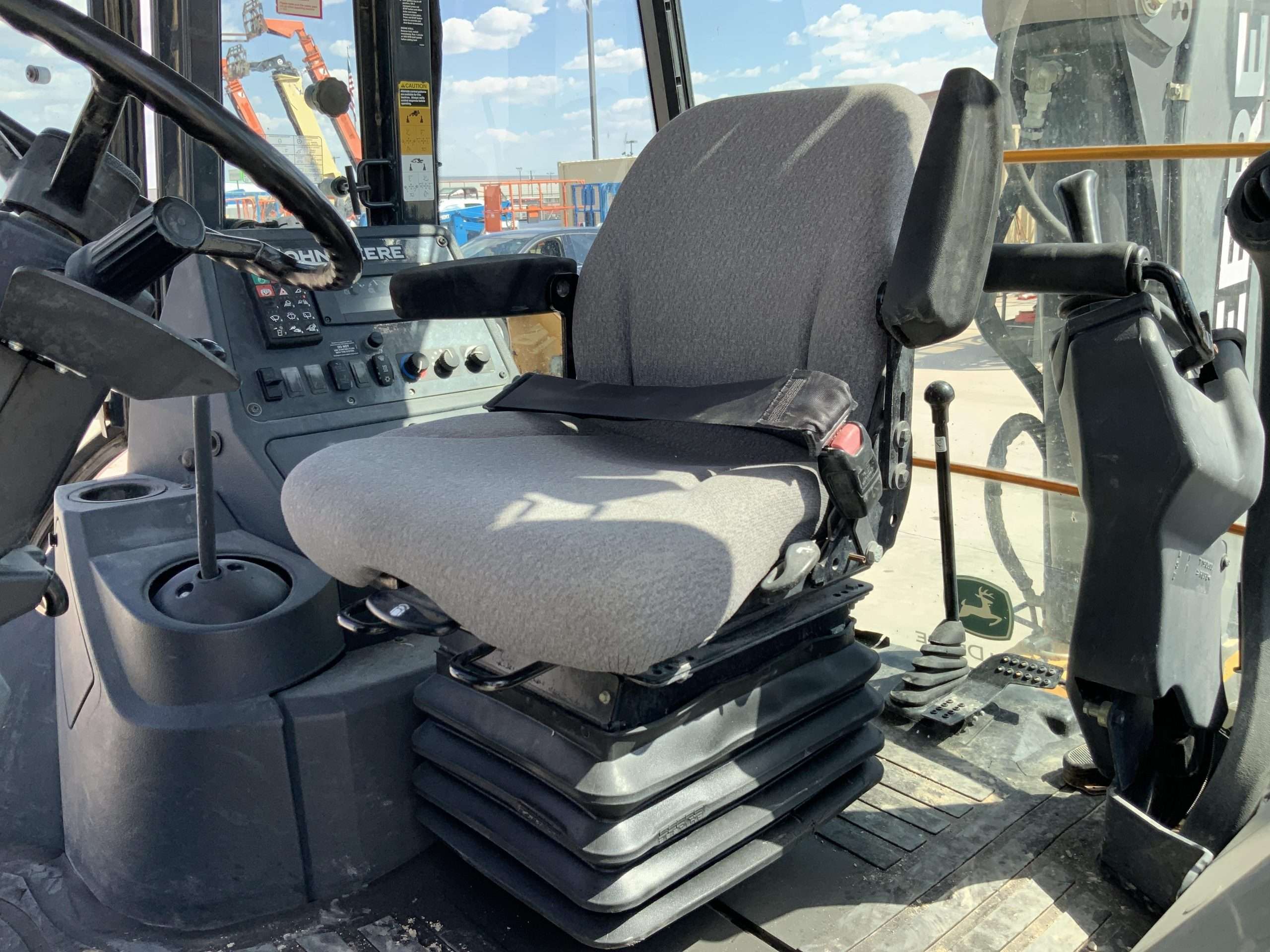 
								John Deere 410K 4WD full									